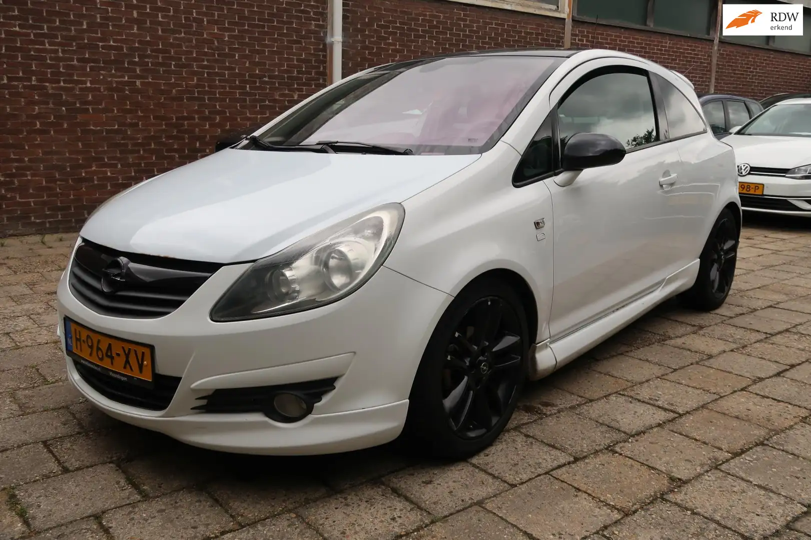 Opel Corsa 1.4-16V Business, Sport uitvoering, LM Velgen, Spo Wit - 1