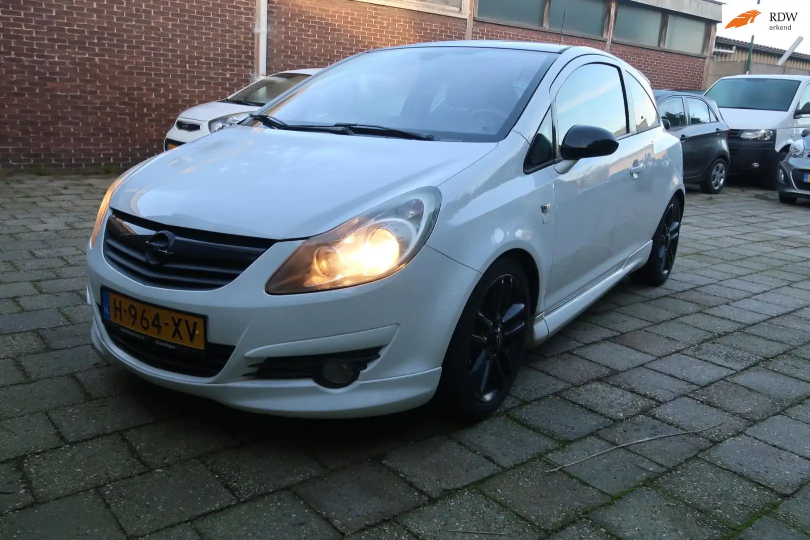 Opel Corsa 1.4-16V Business, OPC Line, LM Velgen, Spoiler, Zw Weiß - 1