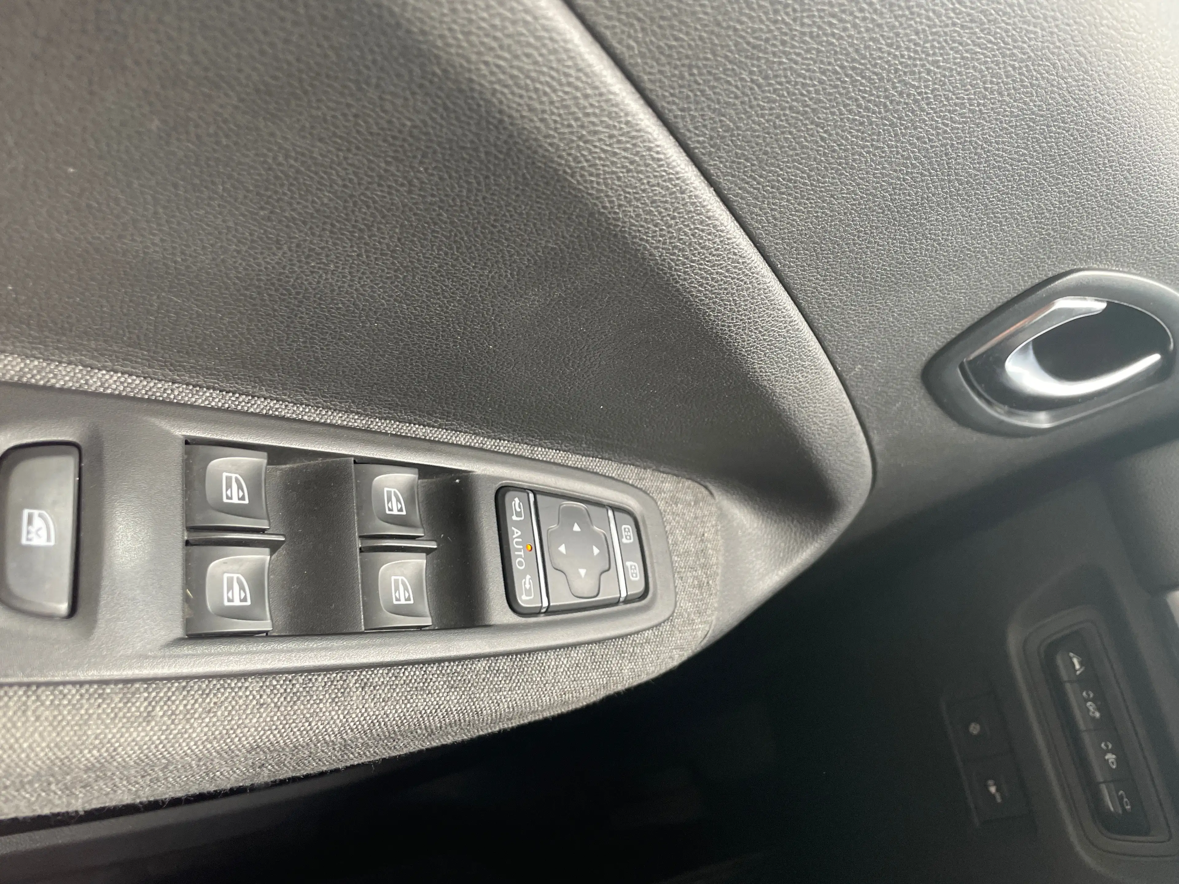 Renault ZOE Intens — photo 13