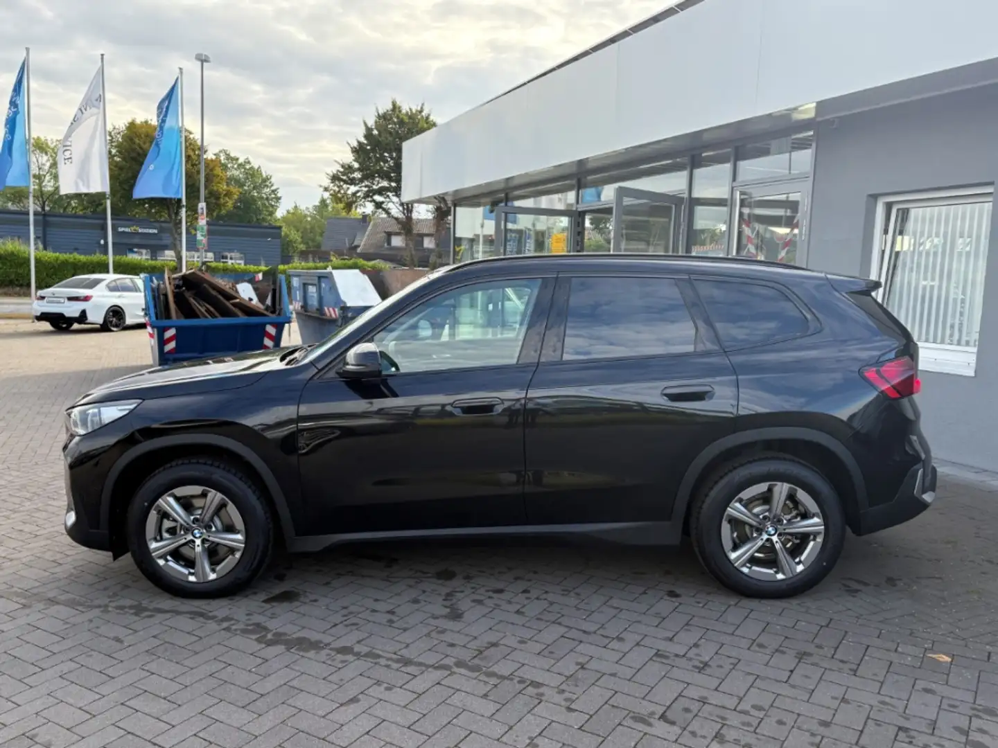 BMW X1 sDrive 20i AHK Adap.-LED Licht Kamera Schwarz - 2