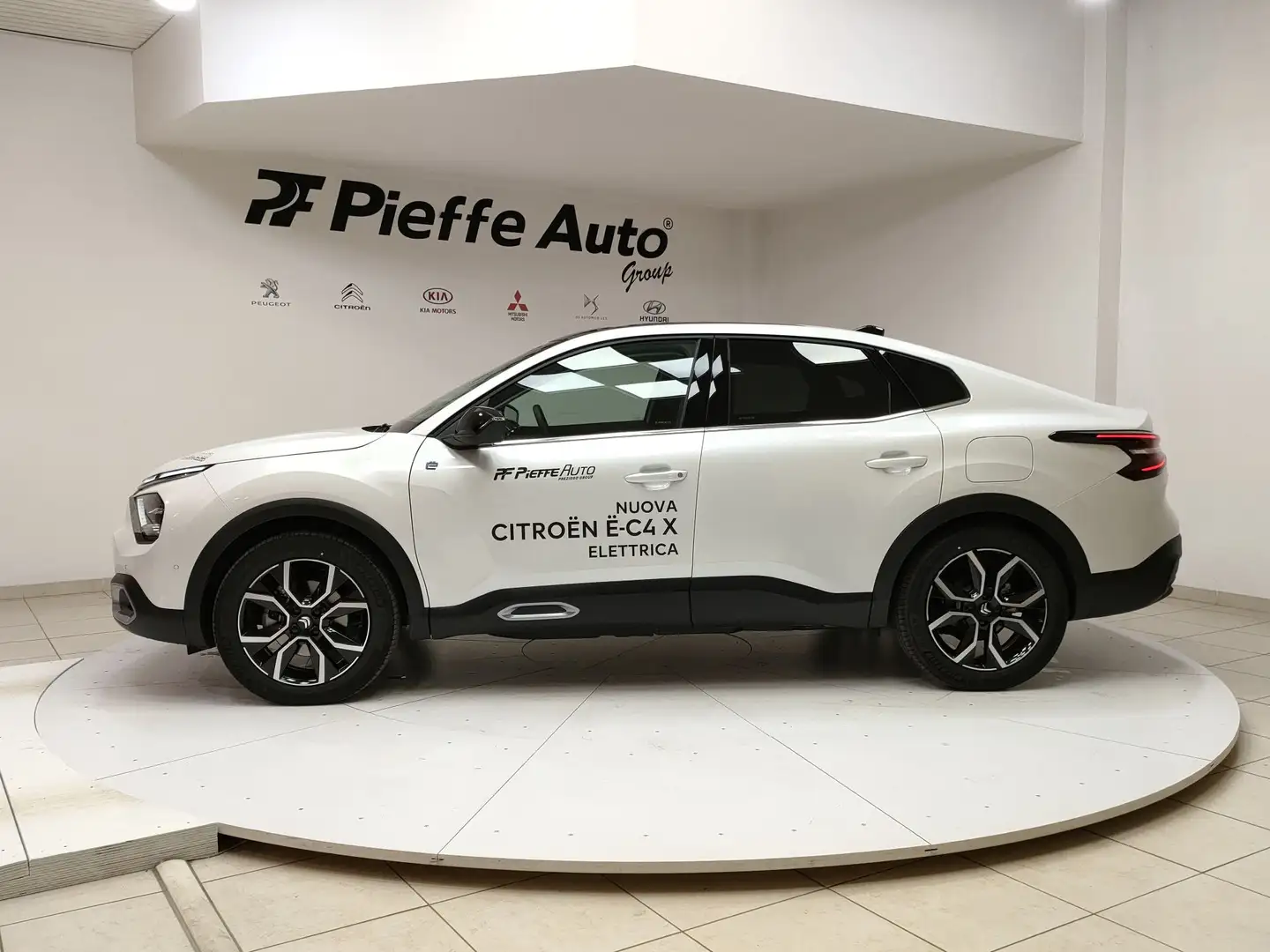 Citroen C4 Nuova e-C4 X Elettrica 100kw (136cv) - Shine Bianco - 2