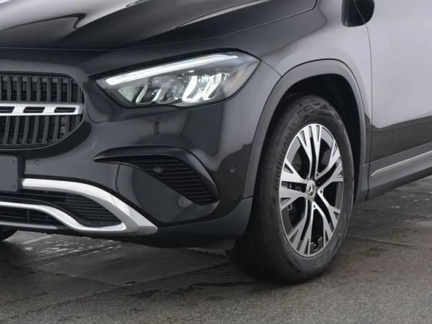 Mercedes-Benz GLA 180 180 Automatic Sport Plus Noir - 2