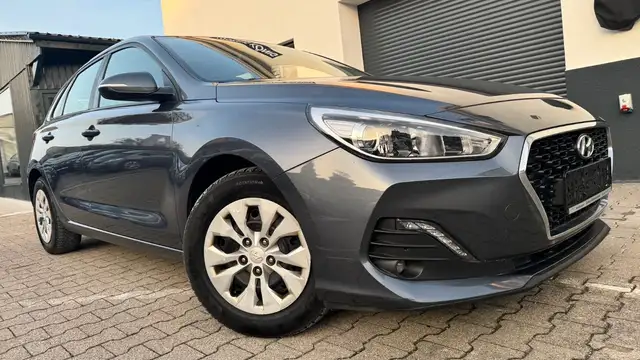Hyundai i30 +TÜV+GARANTIE+NAVI+KAMERA+PARKS+ANHÄNG.+1HAND