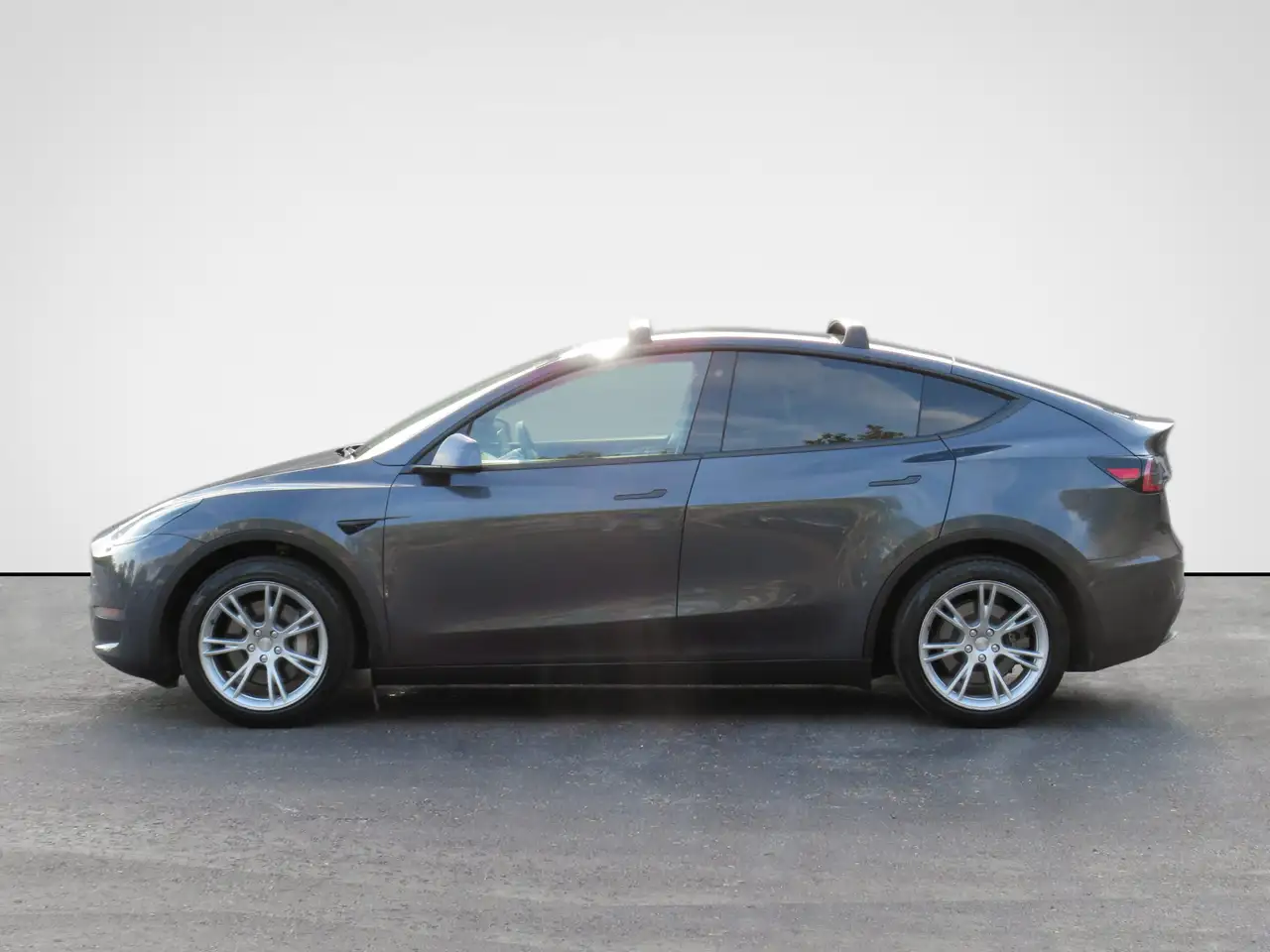 Tesla Model Y снимка Tesla Model Y