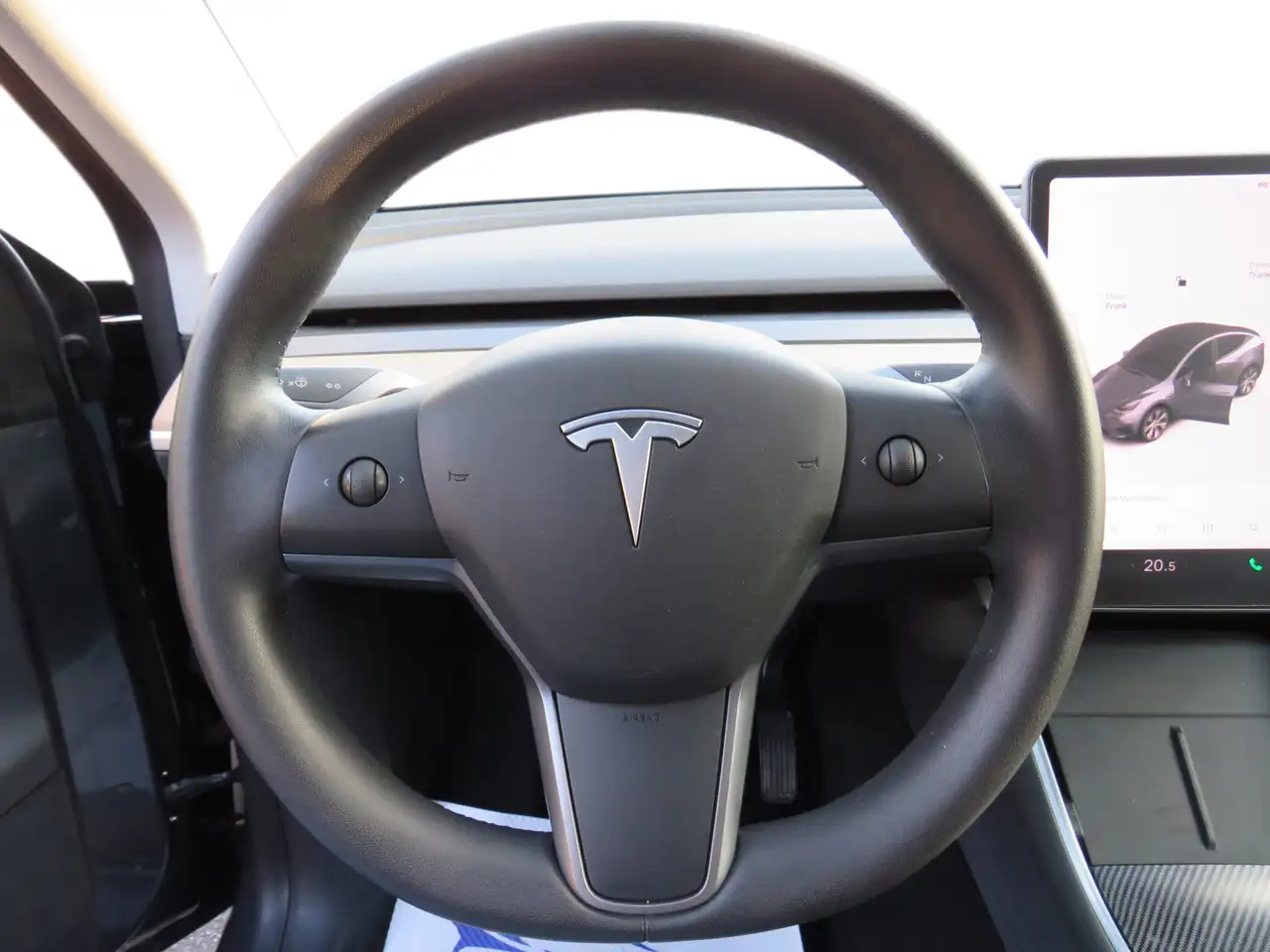 Tesla Model Y снимка Tesla Model Y