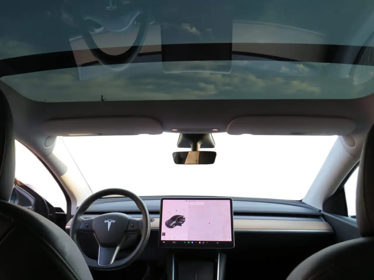 Tesla Model Y снимка Tesla Model Y
