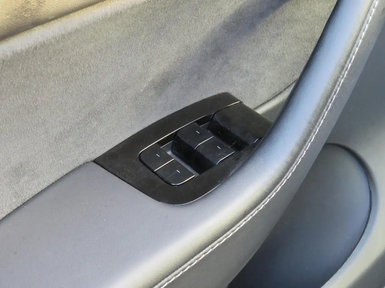 Tesla Model Y снимка Tesla Model Y