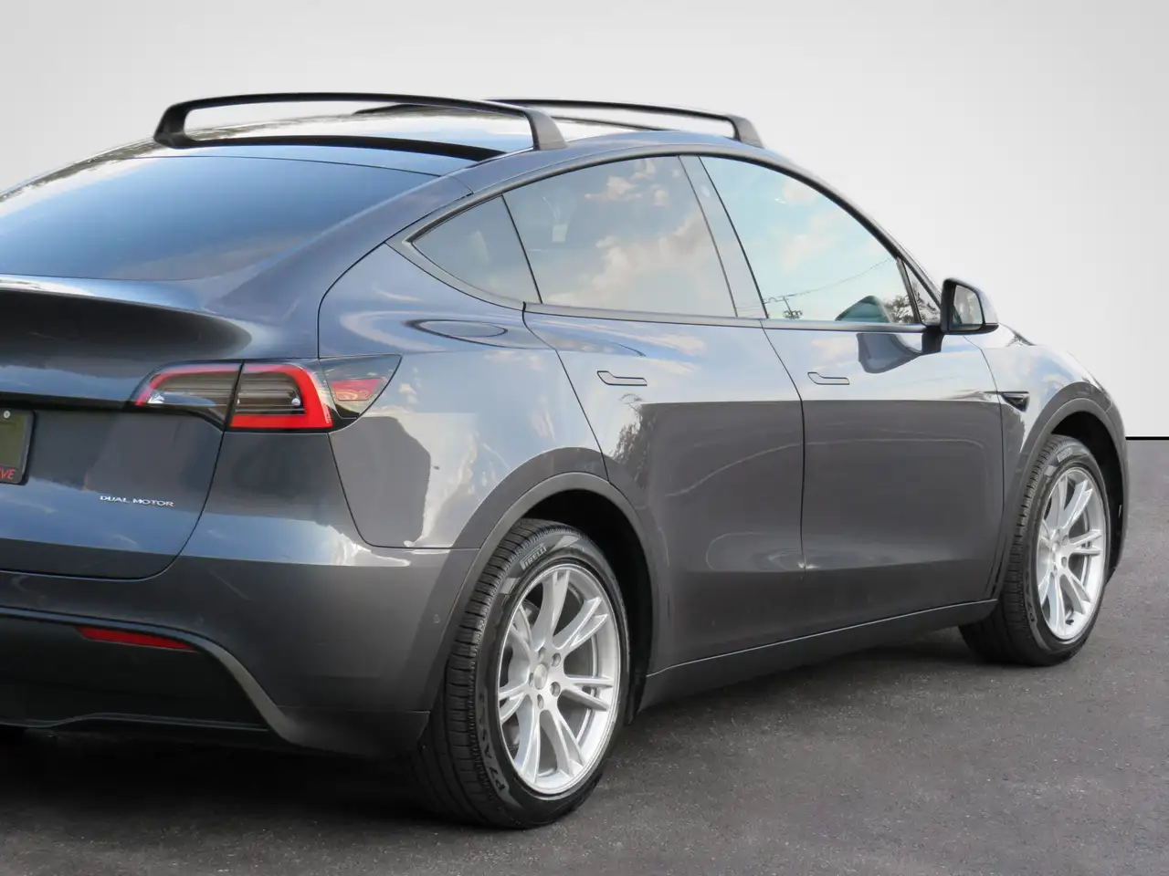 Tesla Model Y снимка Tesla Model Y