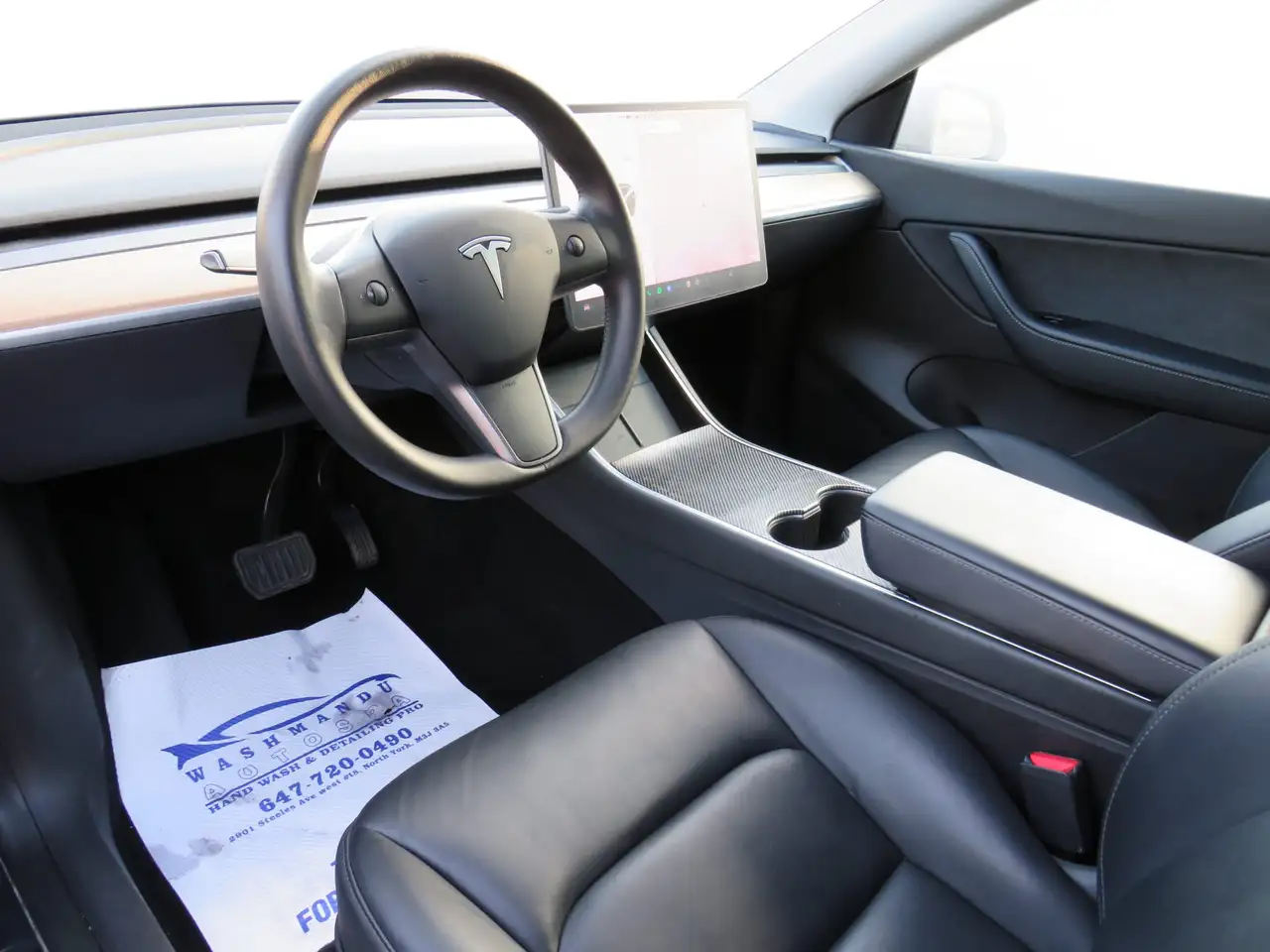 Tesla Model Y снимка Tesla Model Y