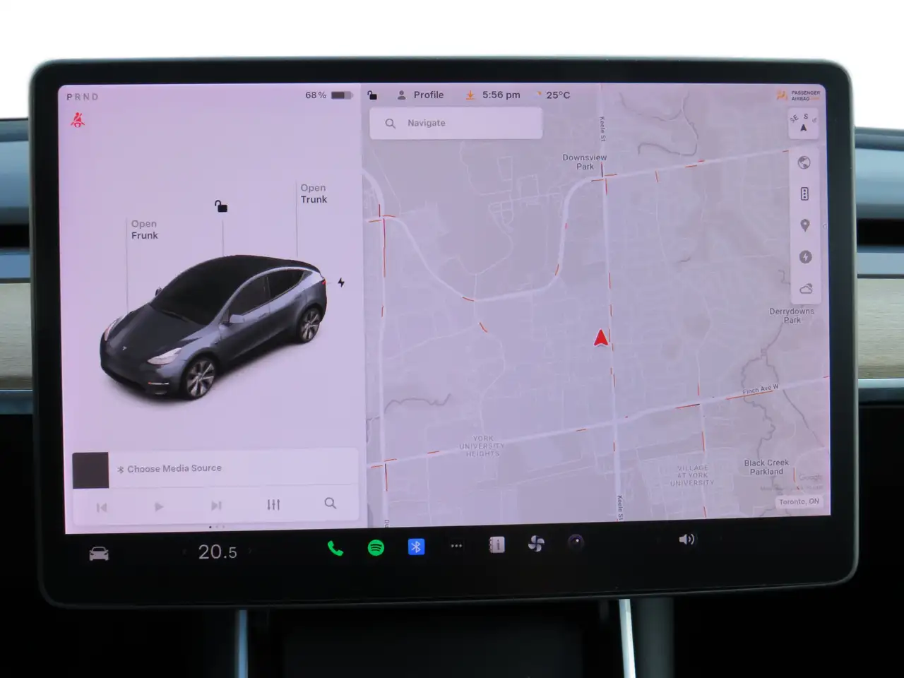 Tesla Model Y снимка Tesla Model Y