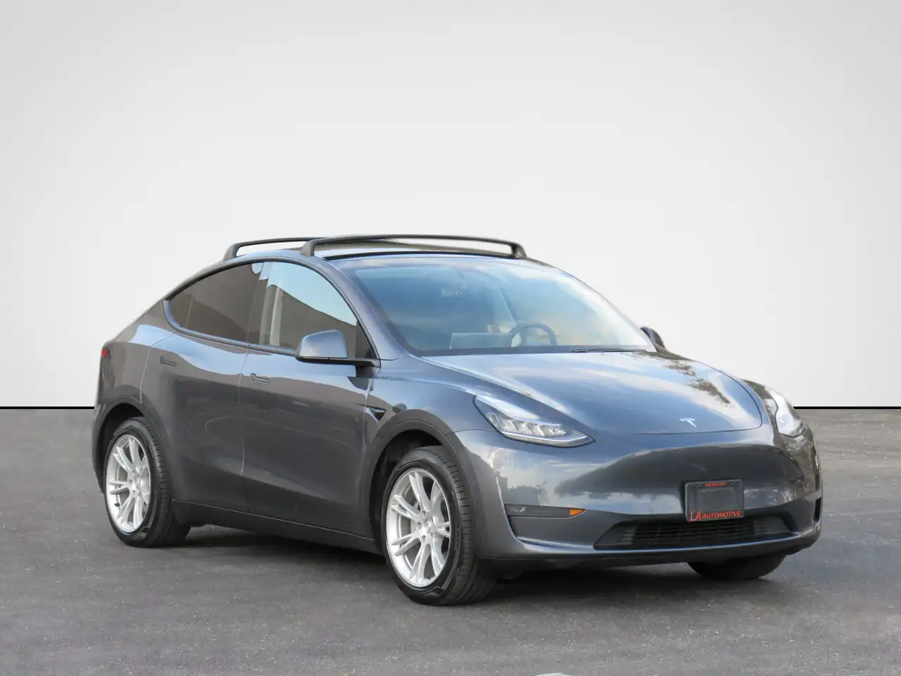 Tesla Model Y снимка Tesla Model Y