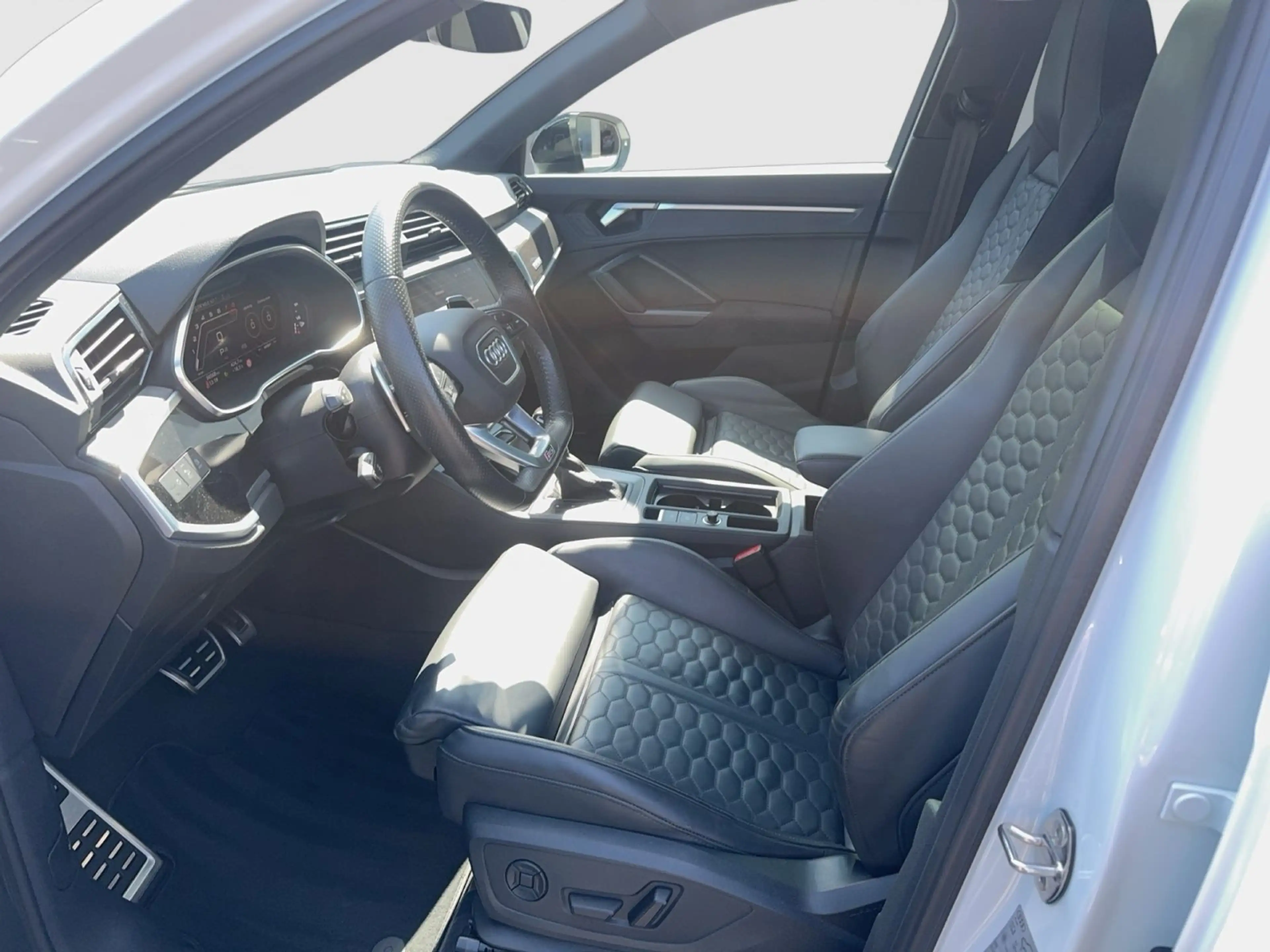Audi RS Q3 quattro RS-AGA AHK PANO MATRIX 360° SONOS — photo 10