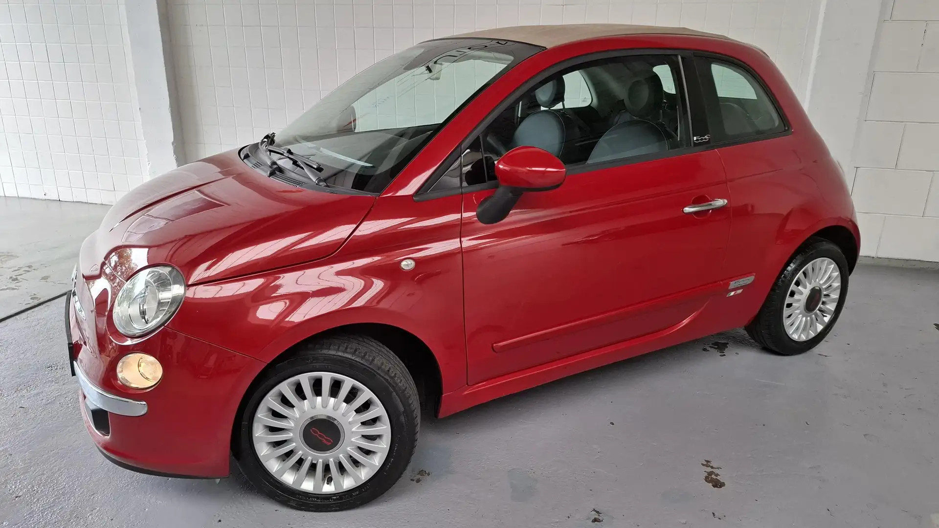 Fiat 500C 1.2 Lounge AIRCO/ECC/LEDER/MICA/PANO/APK 9-26! Rood - 1