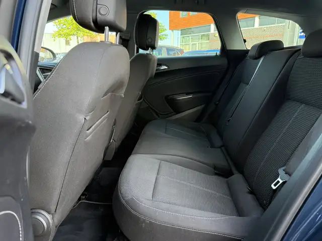 Opel Astra view 6