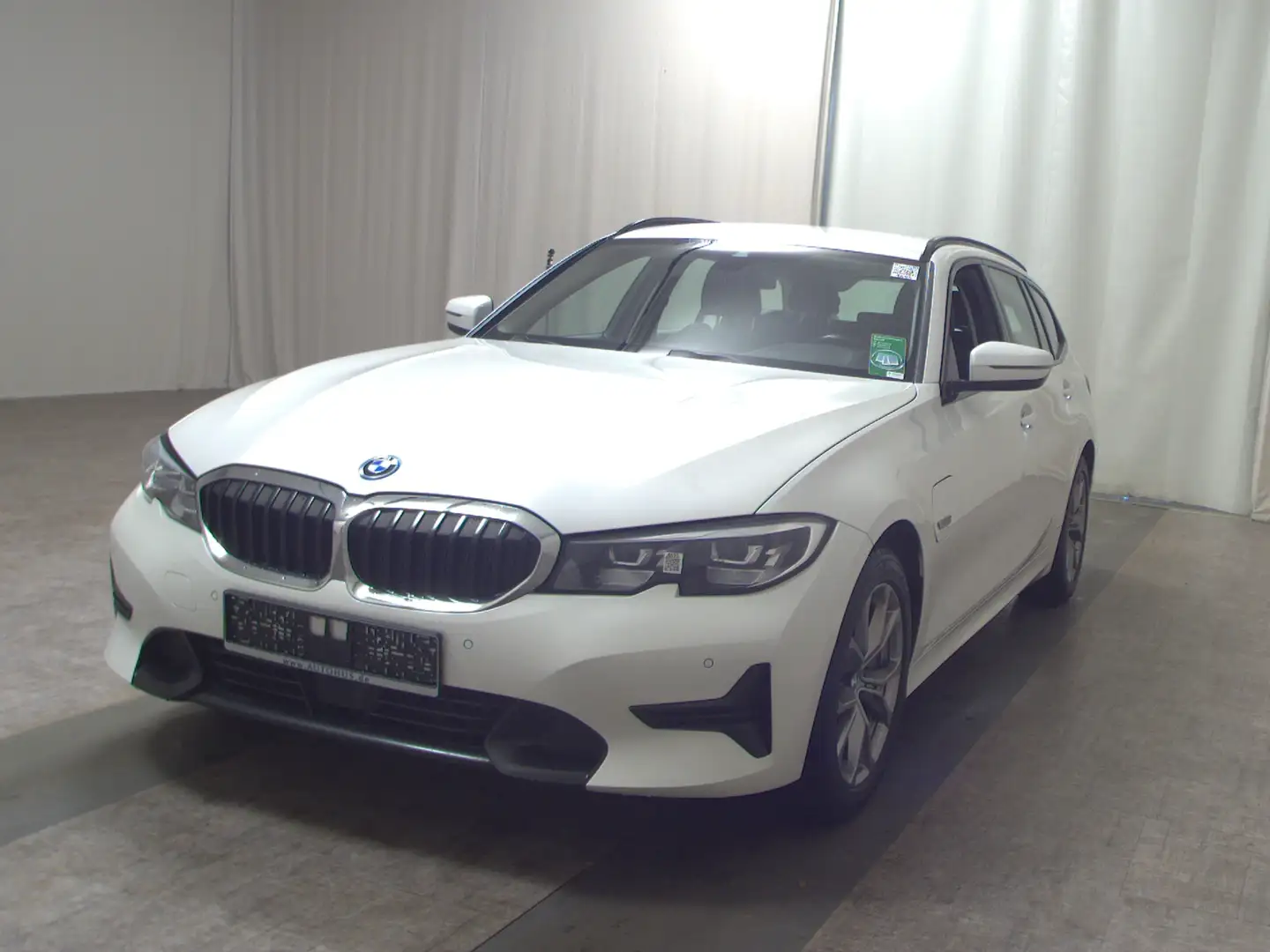BMW 330 e Touring Sport-Line LC Pro AHK HiFi Navi LED Weiß - 2