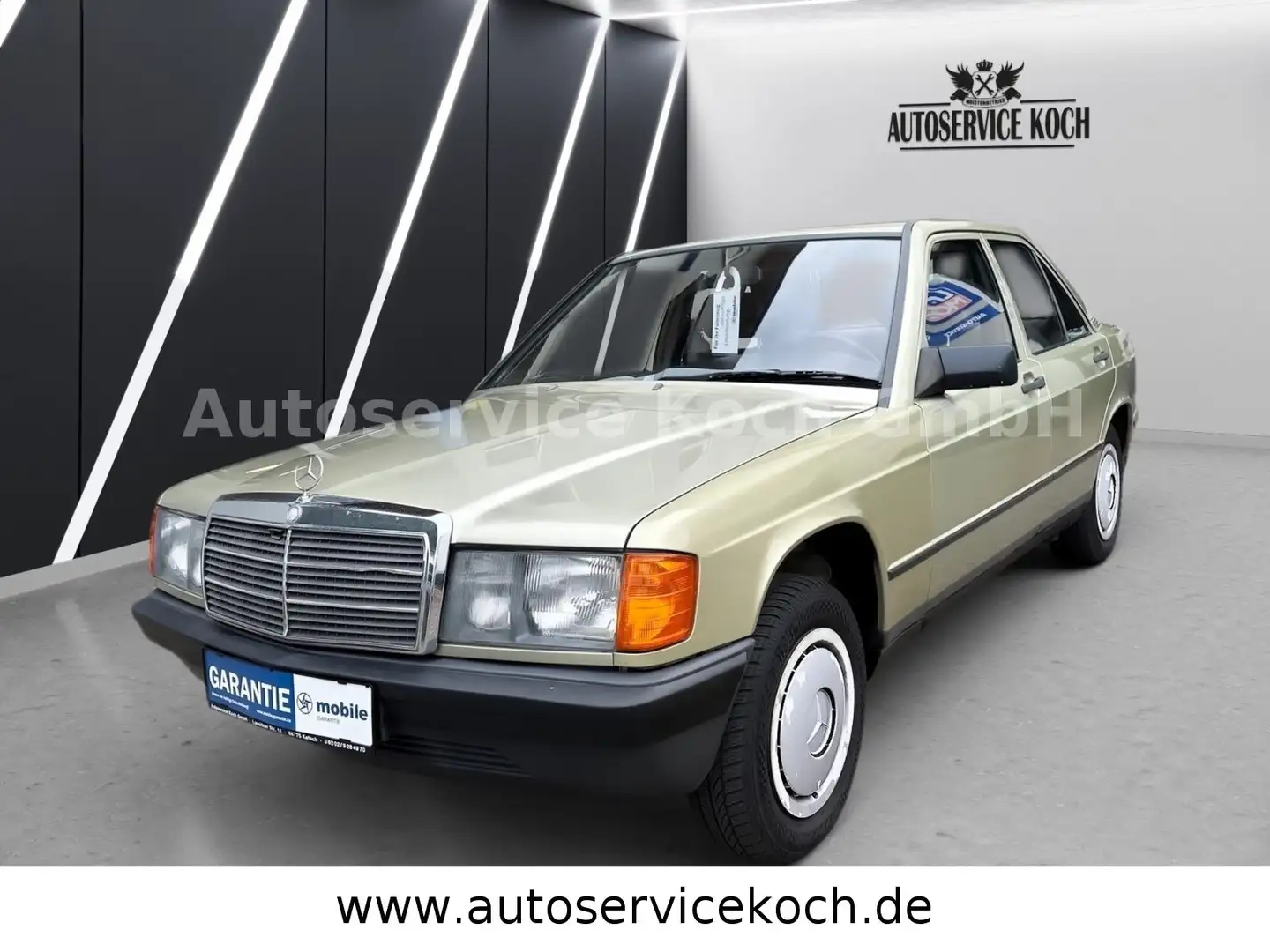 Mercedes-Benz 190 Oldtimer Grün - 1