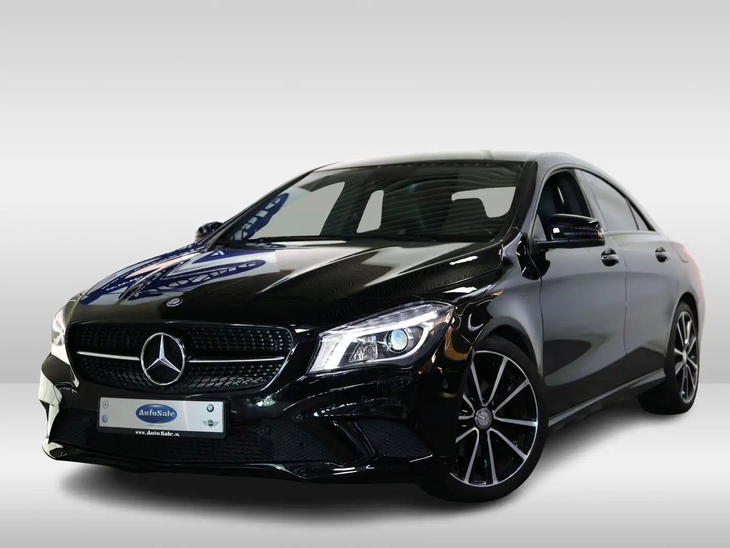Mercedes-Benz CLA 180 Ambition AUT H/K NAVI LEDER XENON CRUISE '15 Noir - 1