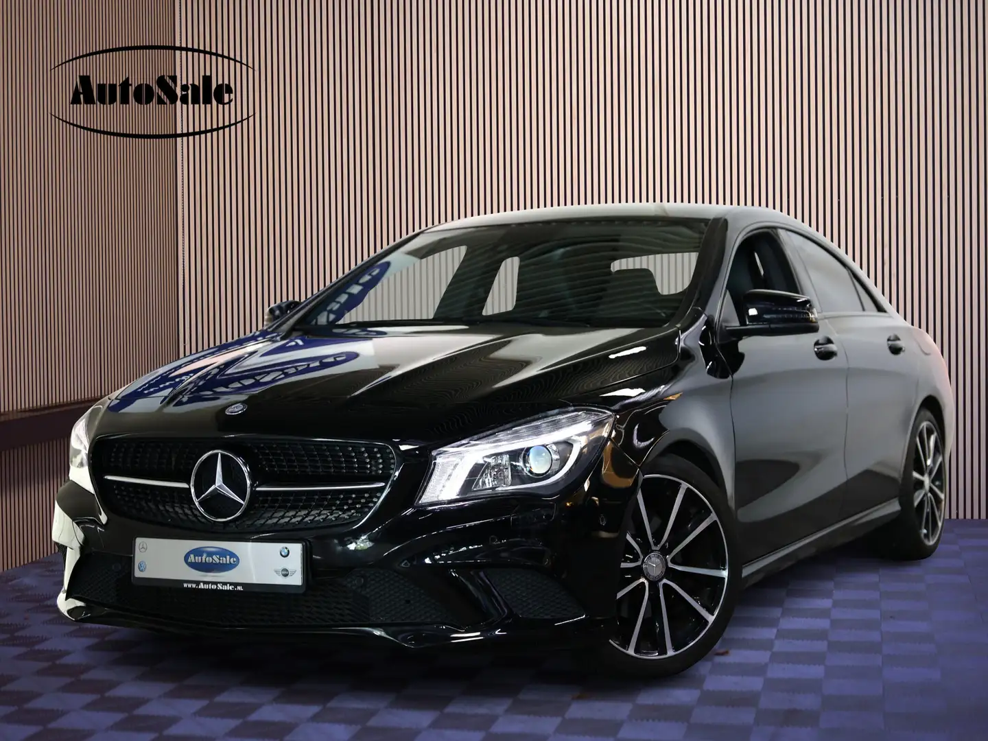 Mercedes-Benz CLA 180 Ambition AUT H/K NAVI LEDER XENON CRUISE '15 Zwart - 1