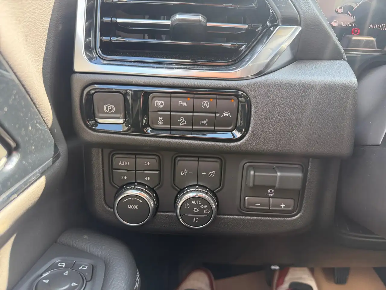 GMC Yukon снимка GMC Yukon