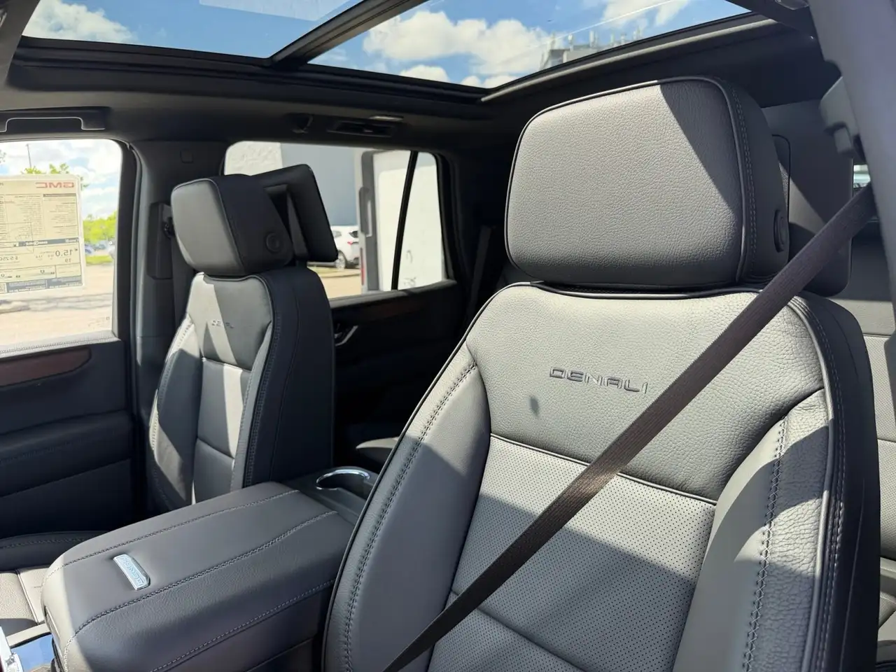 GMC Yukon снимка GMC Yukon