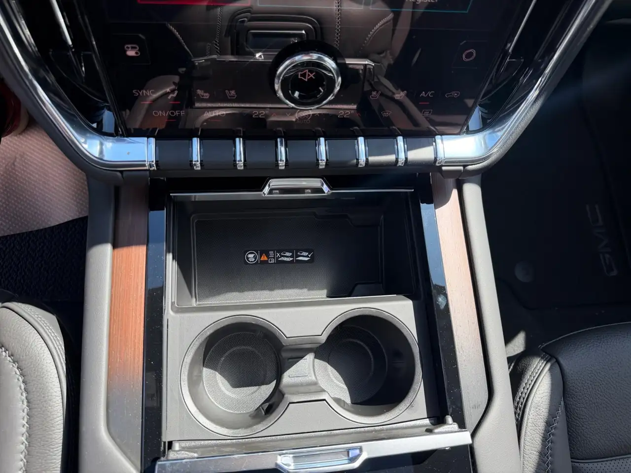GMC Yukon снимка GMC Yukon
