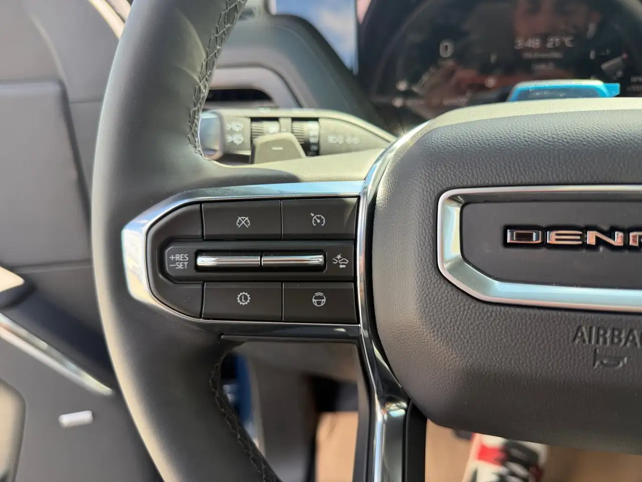 GMC Yukon снимка GMC Yukon