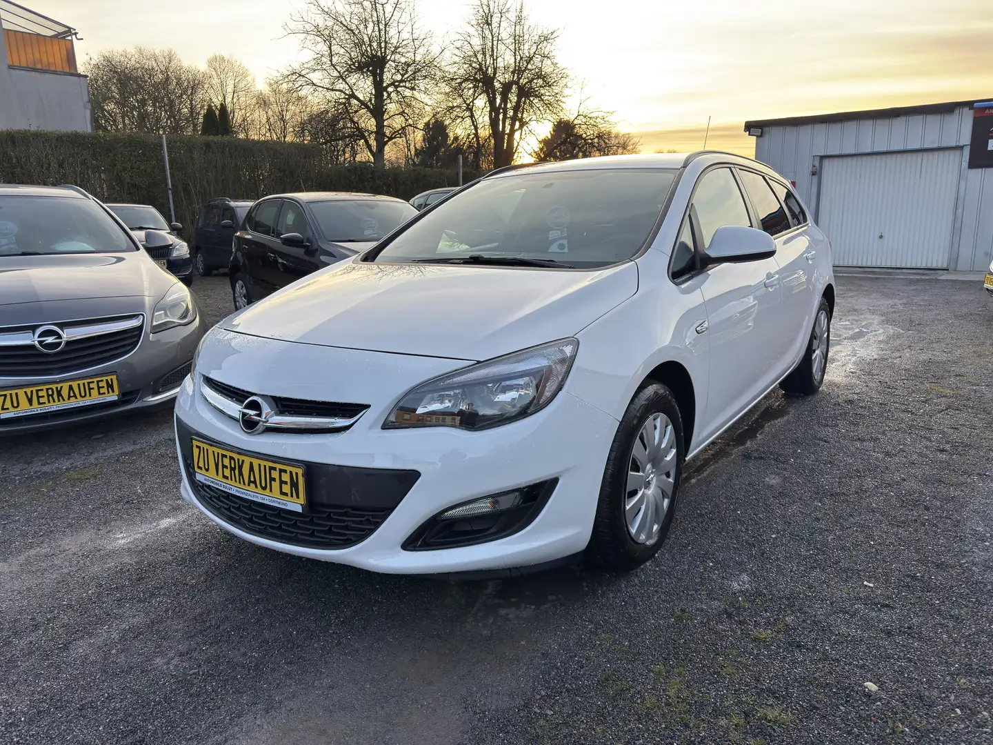 Opel Astra 1.6 Sports Tourer Selection Weiß - 1