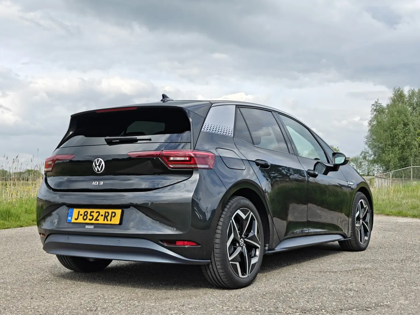 Volkswagen ID.3 First Plus 58 kWh Gris - 2