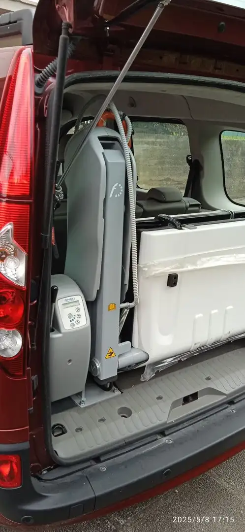 Renault Kangoo Kangoo II 2010 1.6 16v (SL) TomTom 105cv Rosso - 2
