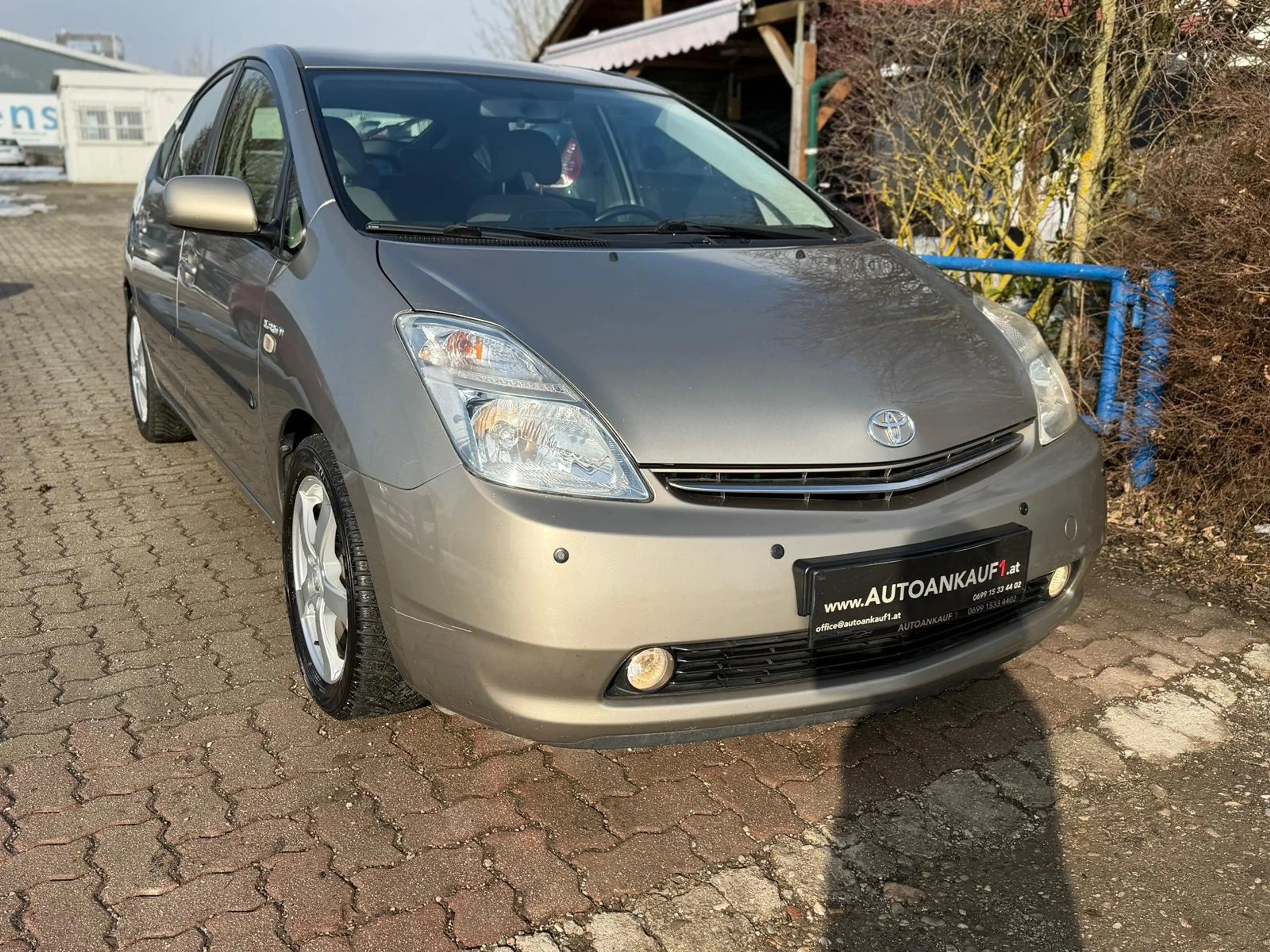 Toyota Prius 1,5 VVT-i Hybrid**Pickerl Service Neu**1.Besitz** — photo 2