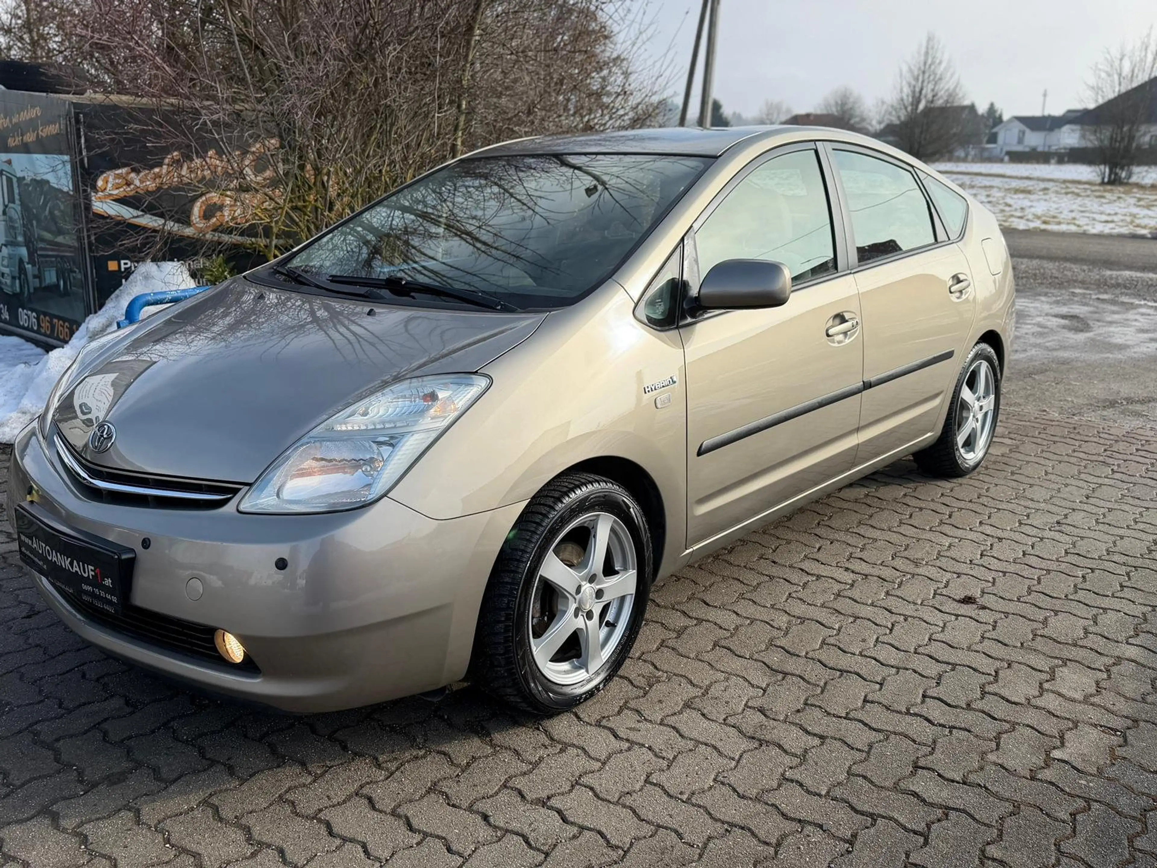 Toyota Prius 1,5 VVT-i Hybrid**Pickerl Service Neu**1.Besitz** — photo 3