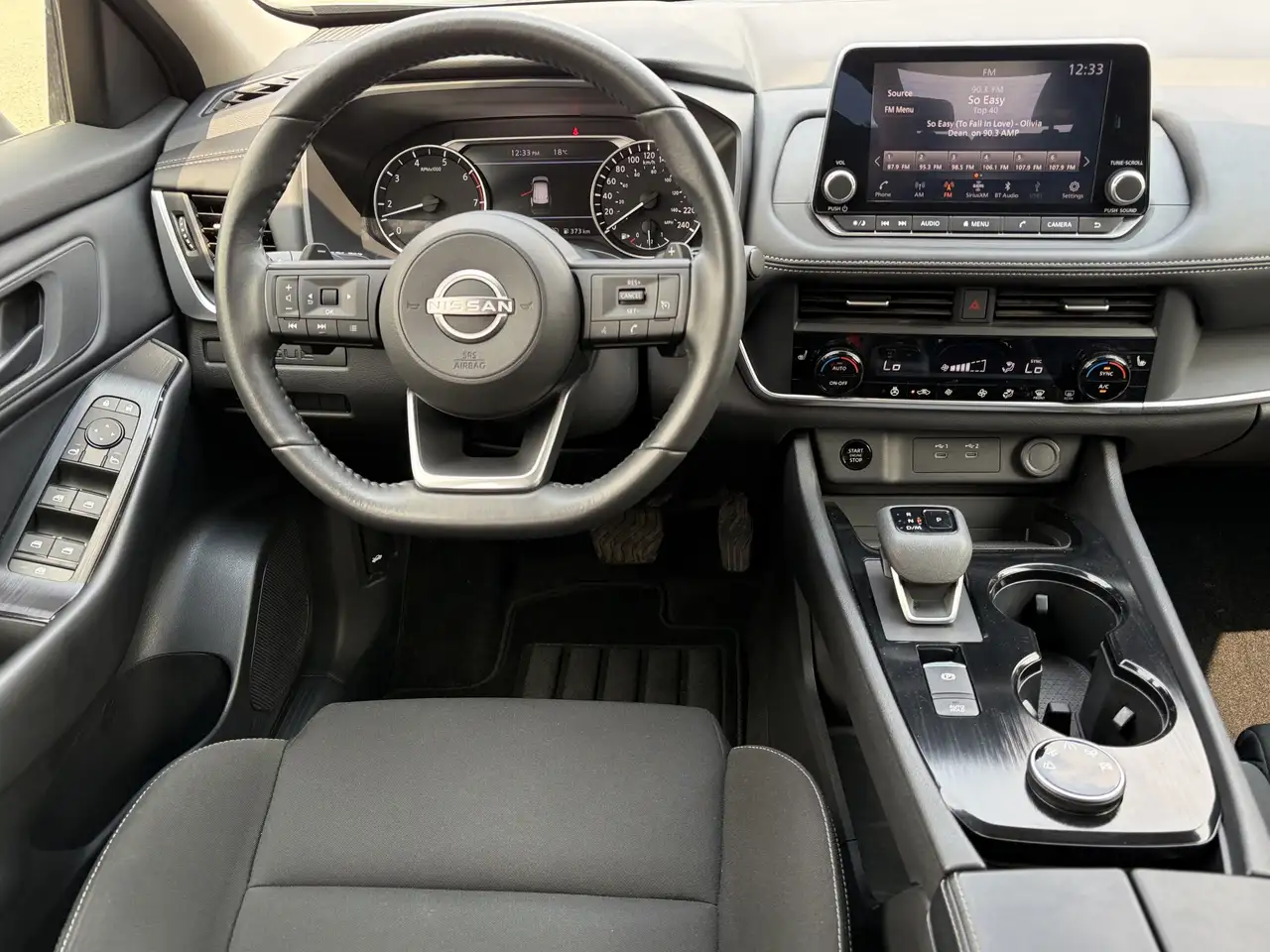 Nissan Rogue снимка Nissan Rogue