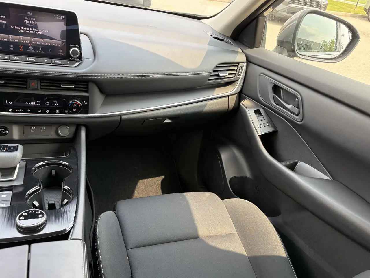 Nissan Rogue снимка Nissan Rogue