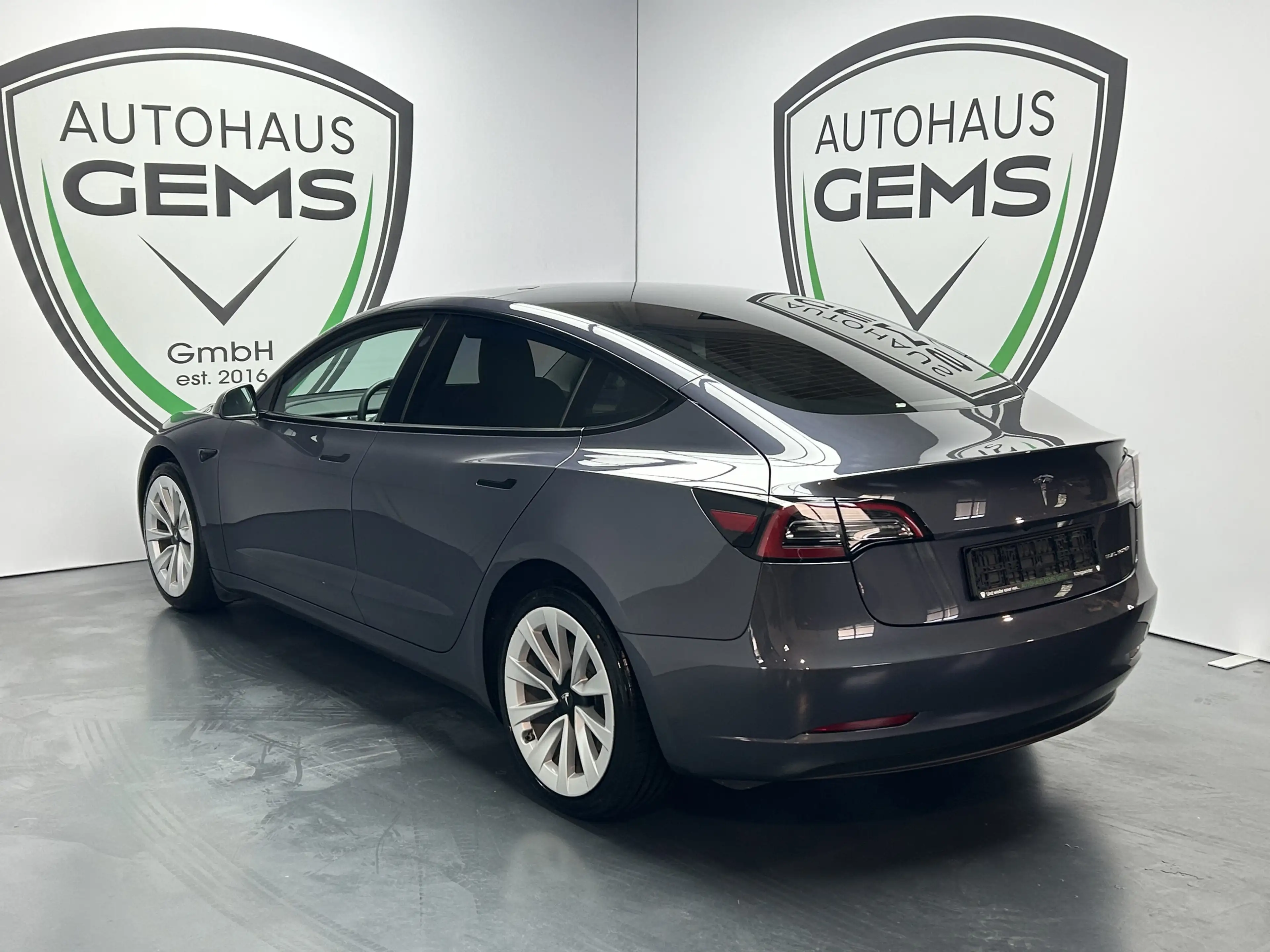 Tesla Model 3 Long Range Dual AWD Pano Navi LED — photo 4
