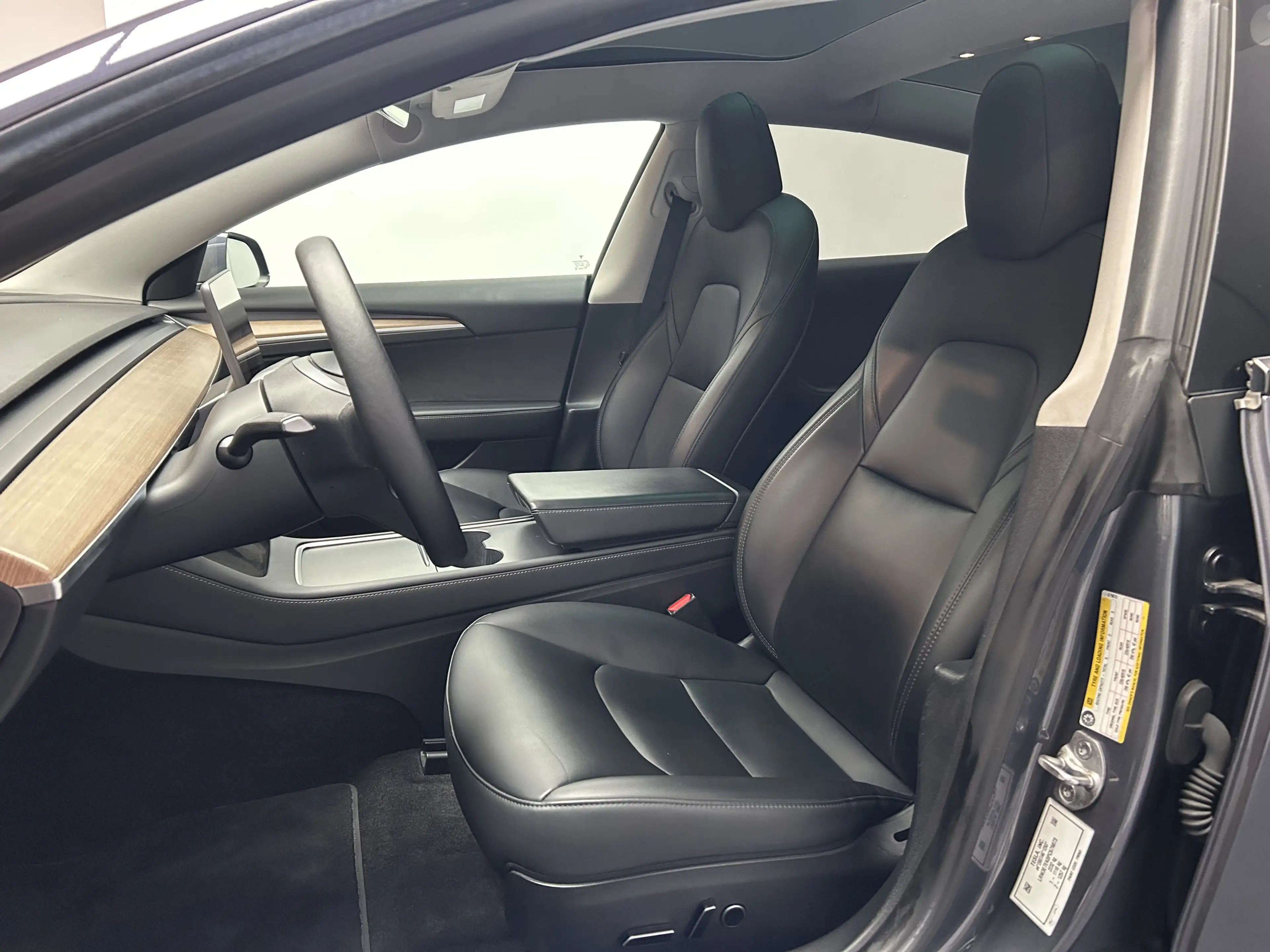 Tesla Model 3 Long Range Dual AWD Pano Navi LED — photo 7