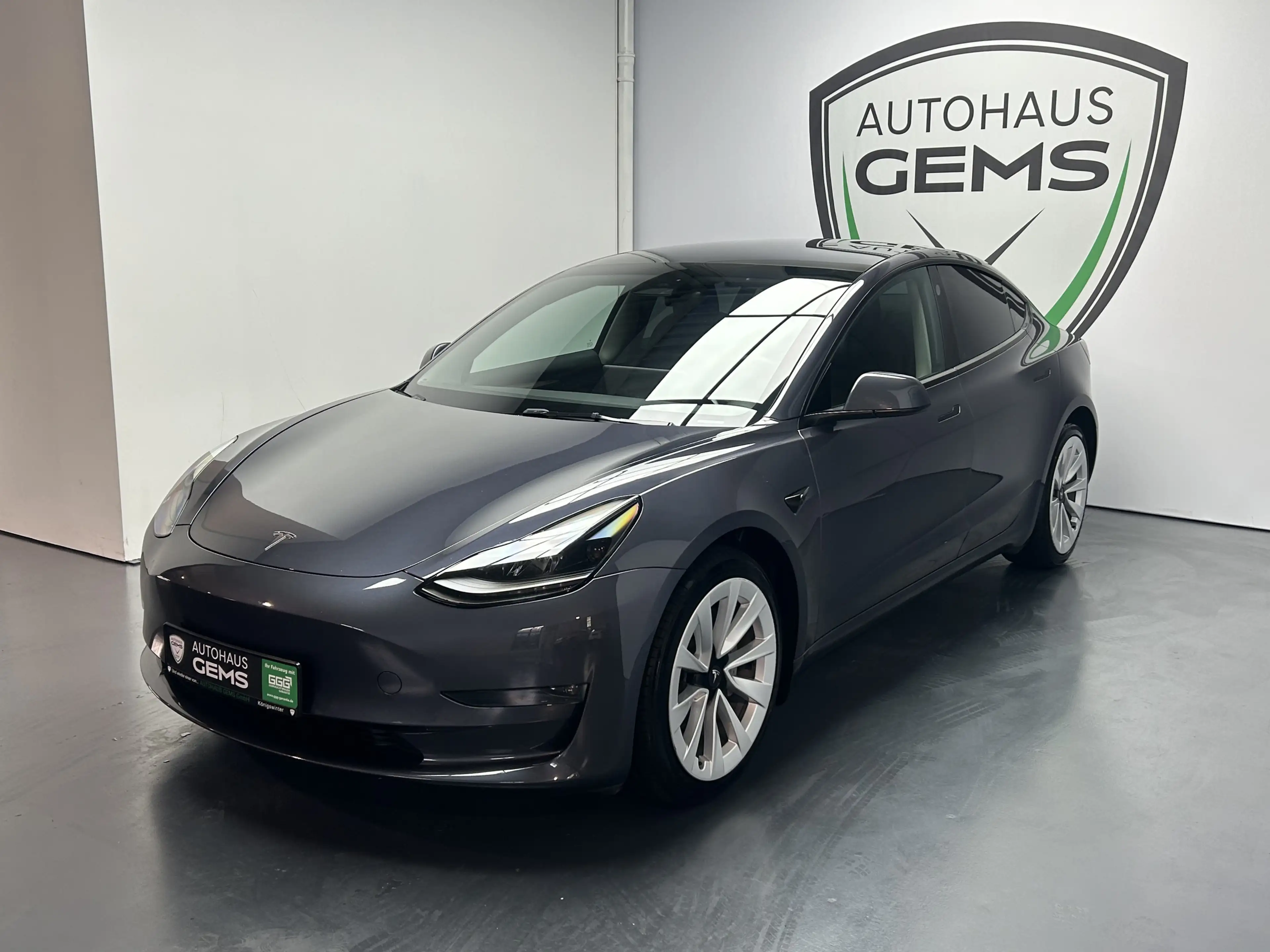 Tesla Model 3 Long Range Dual AWD Pano Navi LED — photo 3