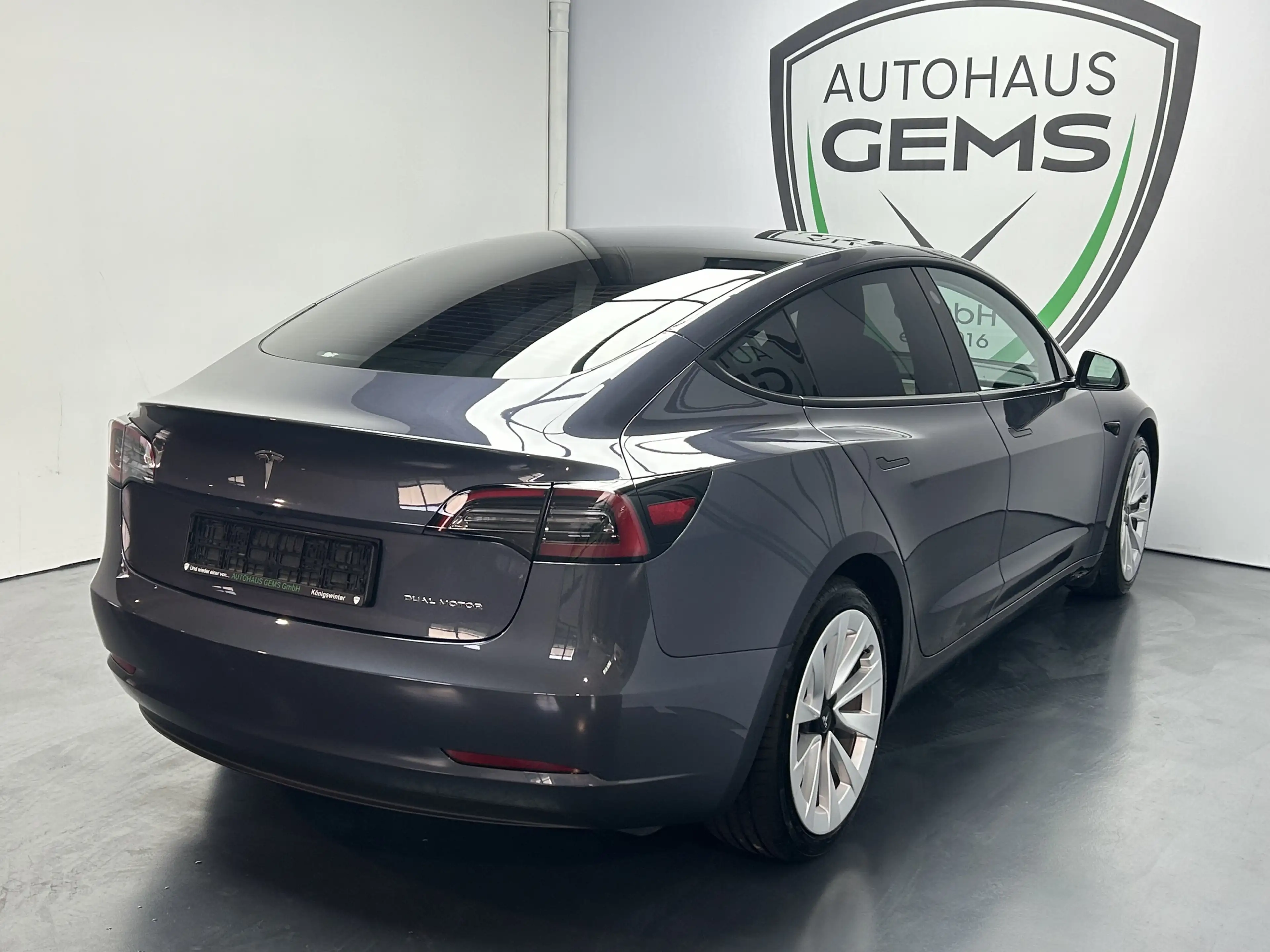 Tesla Model 3 Long Range Dual AWD Pano Navi LED — photo 6