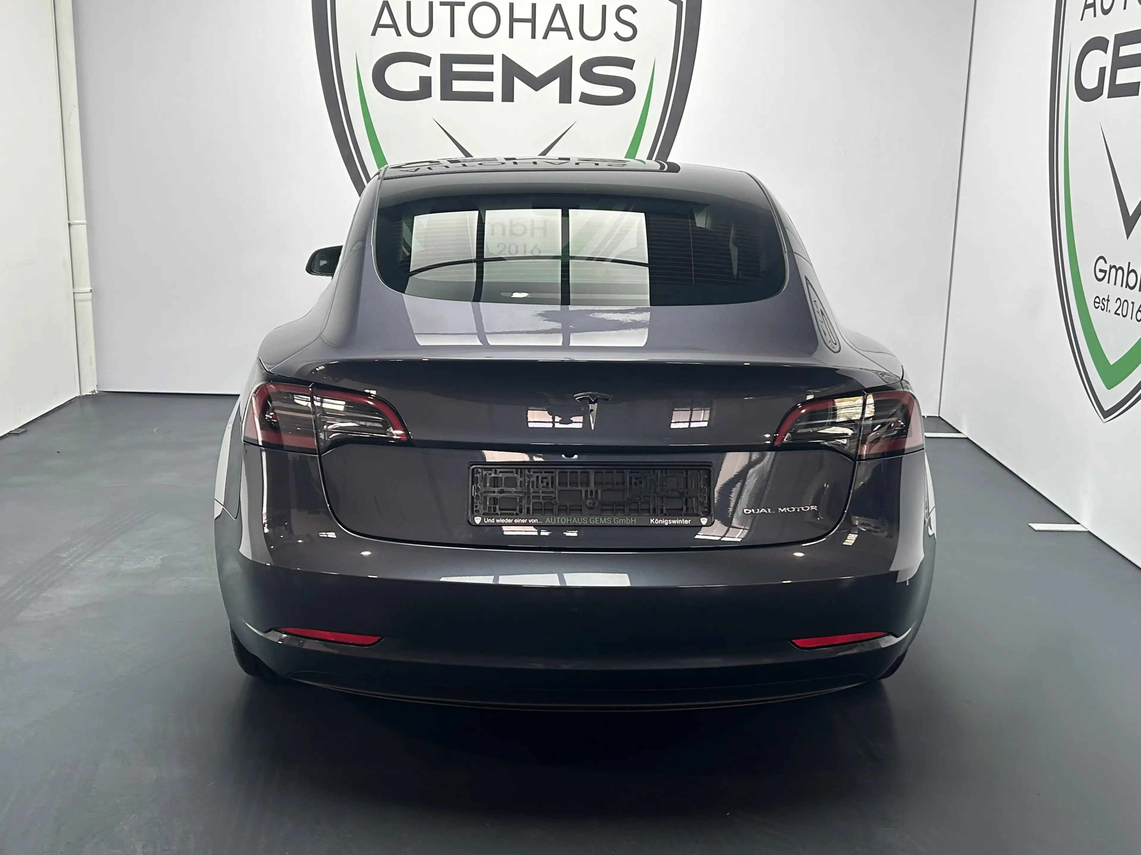 Tesla Model 3 Long Range Dual AWD Pano Navi LED — photo 5