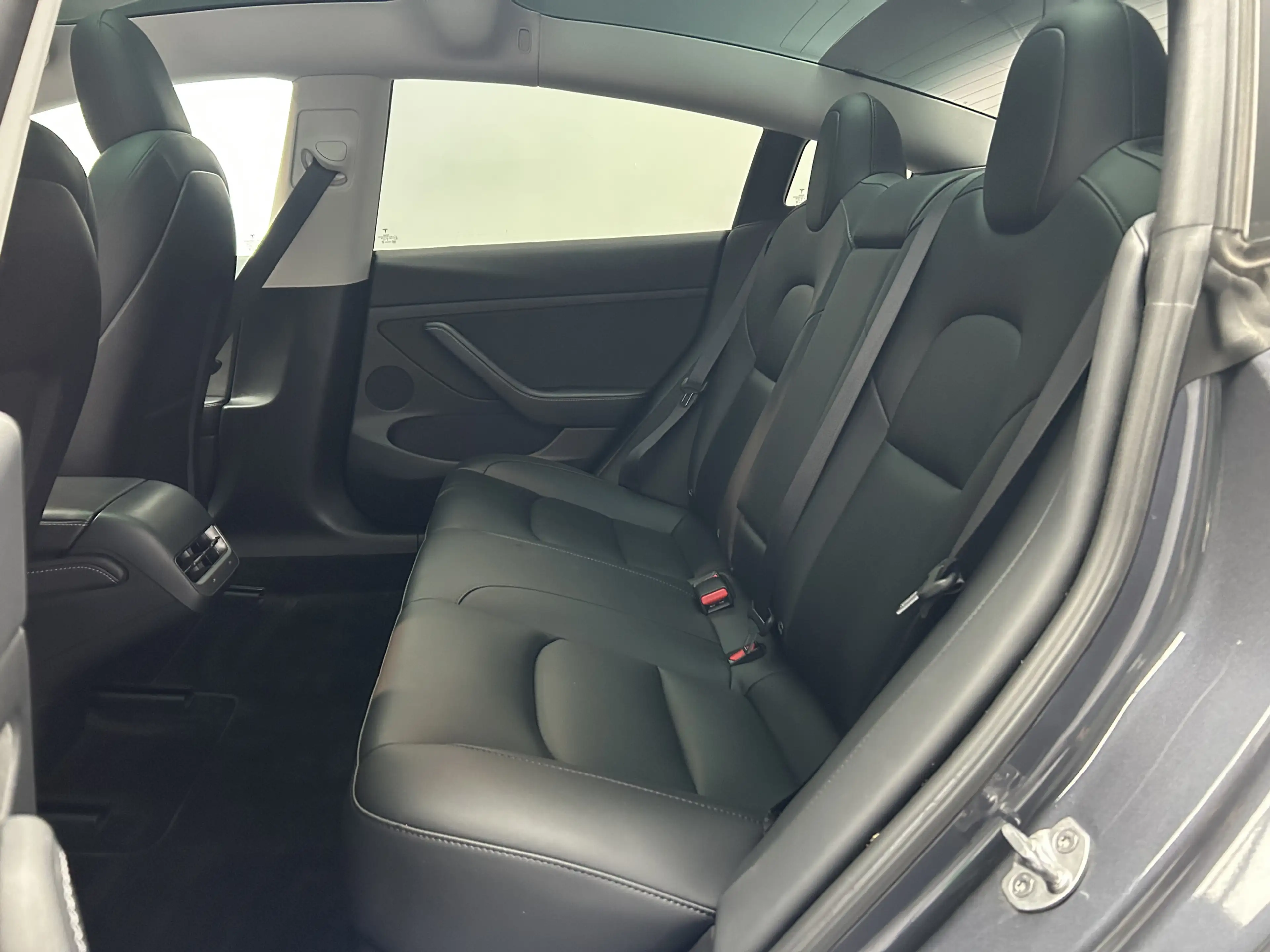 Tesla Model 3 Long Range Dual AWD Pano Navi LED — photo 8