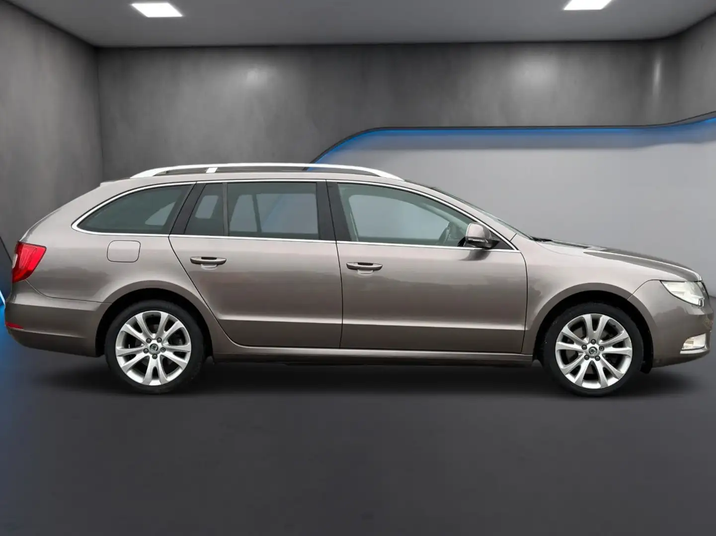 Skoda Superb Combi Bi-XEN*PDC*StandHz*KLIMA Mauve - 2