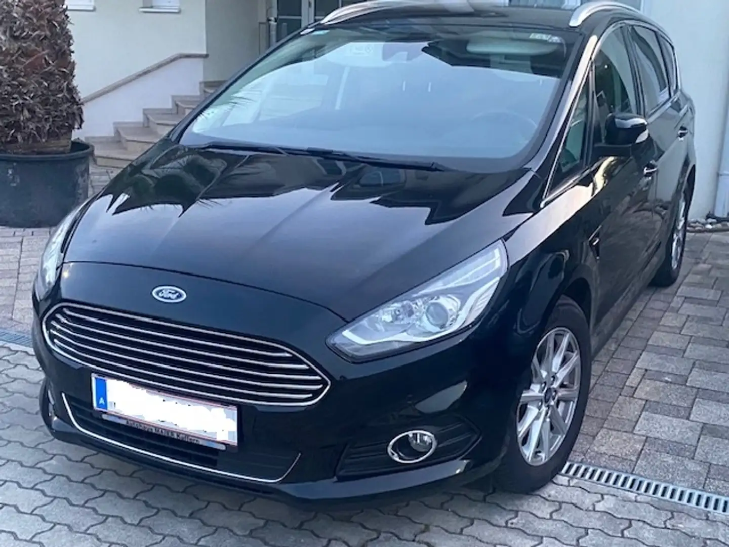 Ford S-Max S-MAX Titanium 2.0 TDCi Auto-Start/Stop Titanium Schwarz - 1