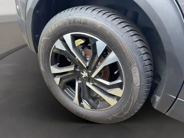 Peugeot 2008 view 5
