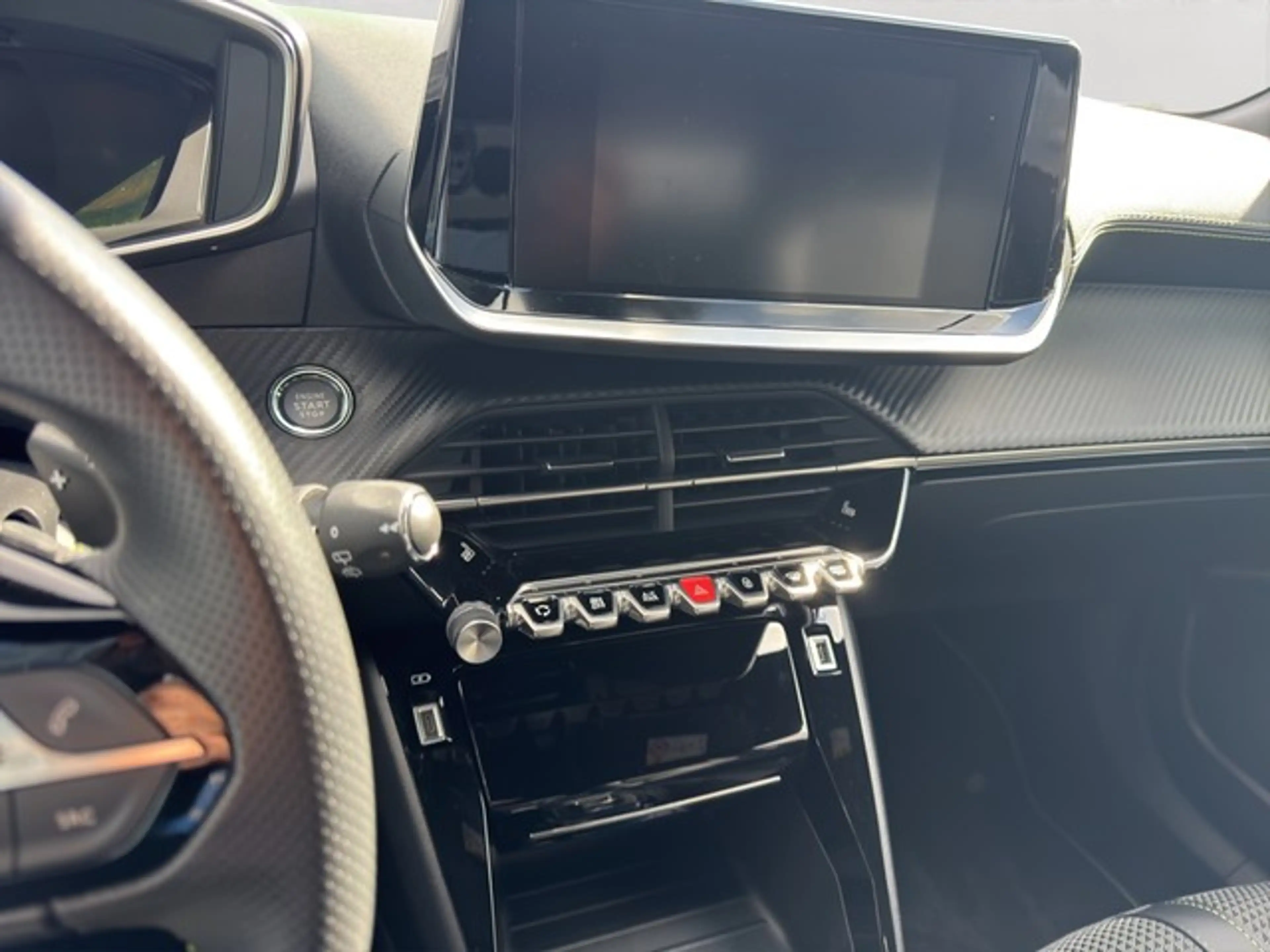 Peugeot 2008 GT 1.2 PT LED+NAVI+SITZHZG+PDC+CAM+CARPLAY+ — photo 8
