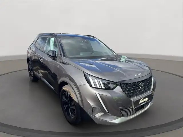 Peugeot 2008 view 4