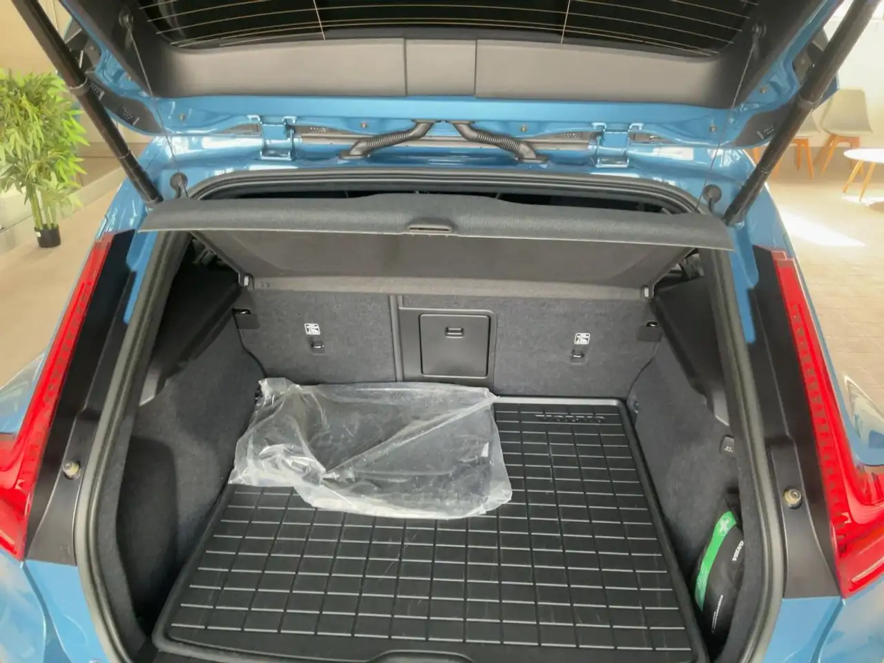 Volvo XC40 T5 Recharge Plug-in auto Ultimate Dark, миниатюра 7