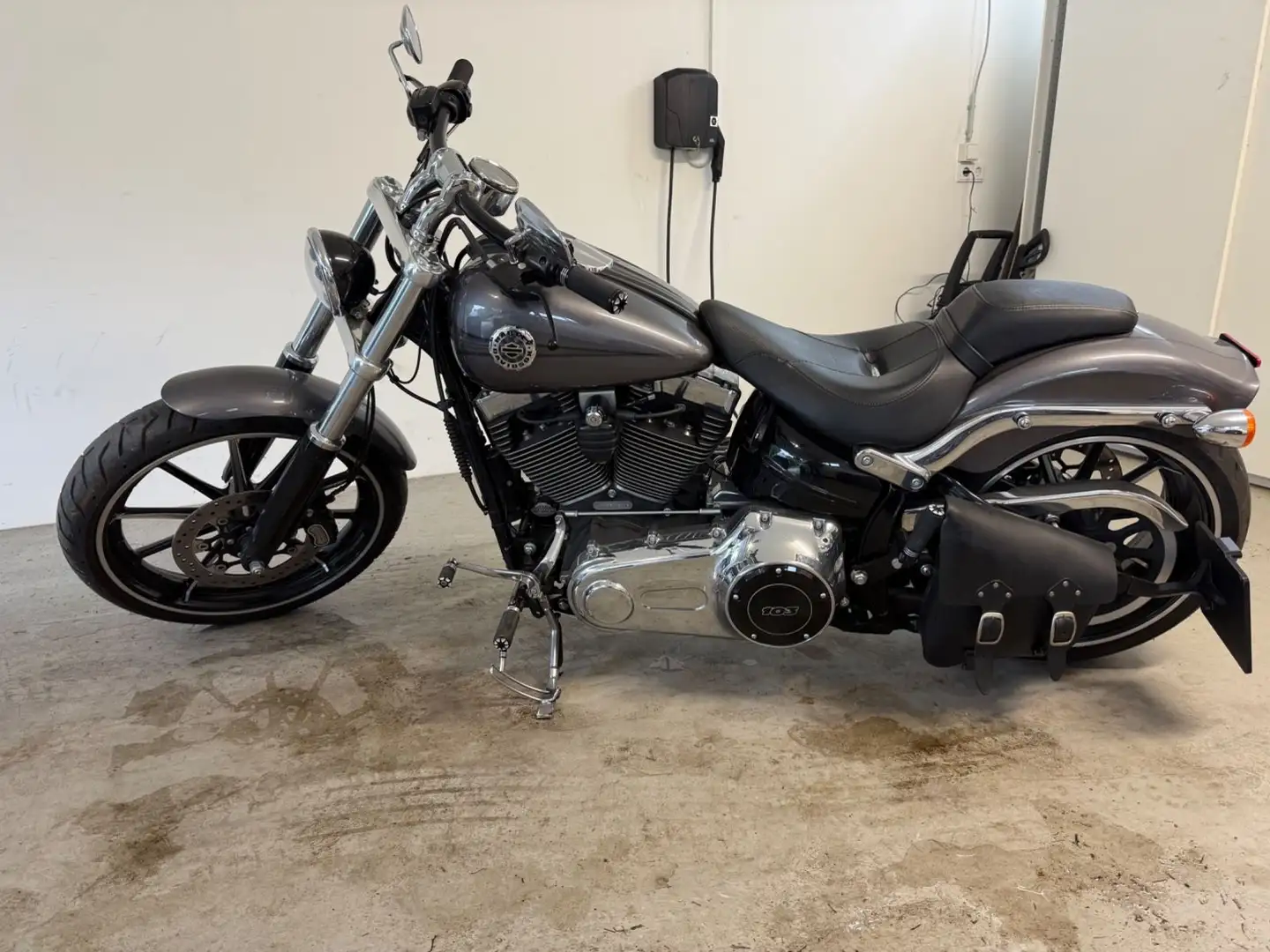 Harley-Davidson Breakout 1.BESITZ,Dr. Jekill & Mr.Hyde Zwart - 1