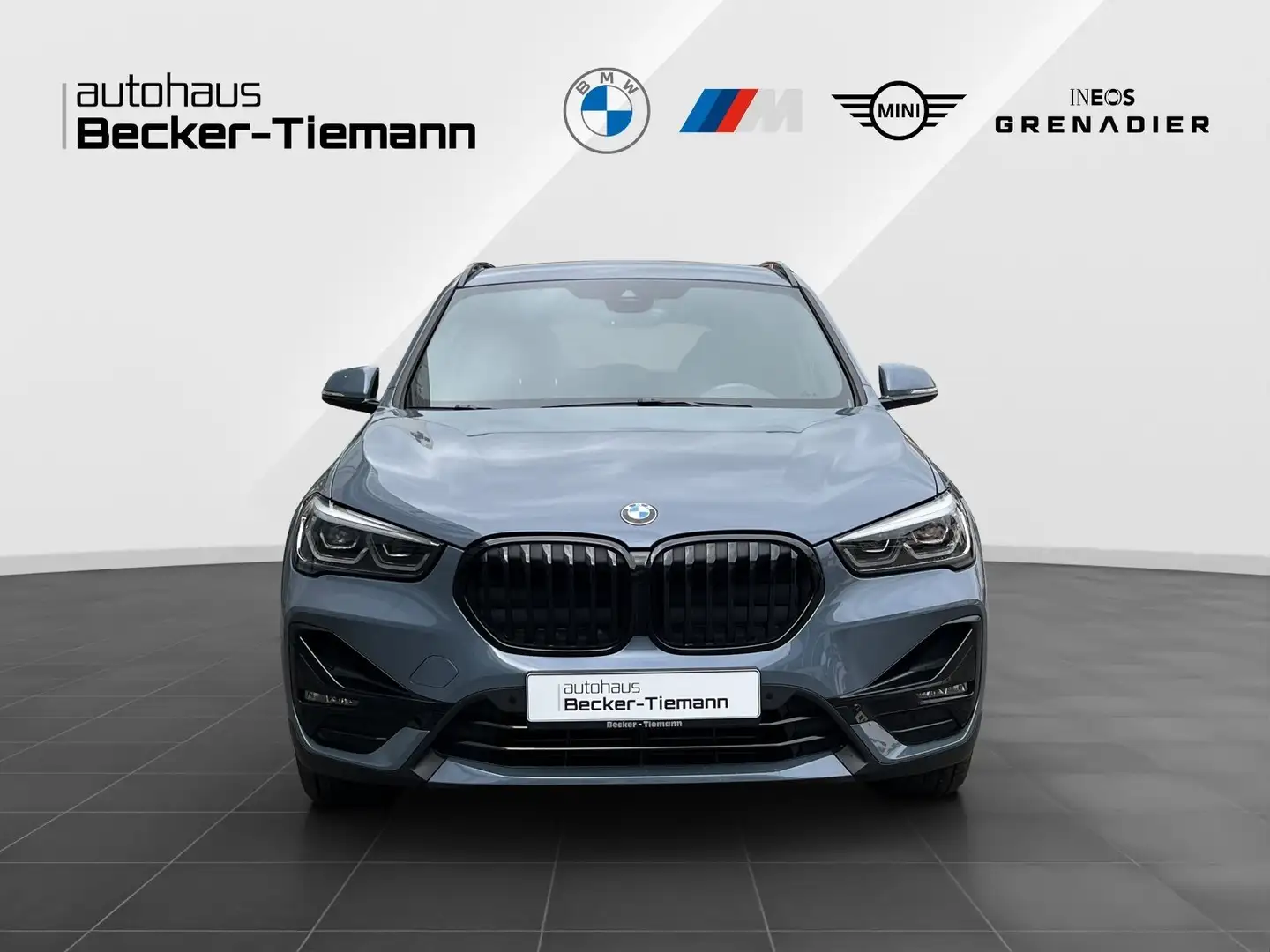 BMW X1 sDrive20d Sport Line |AppleCarPlay |Ahk |Navi |LED Grijs - 2