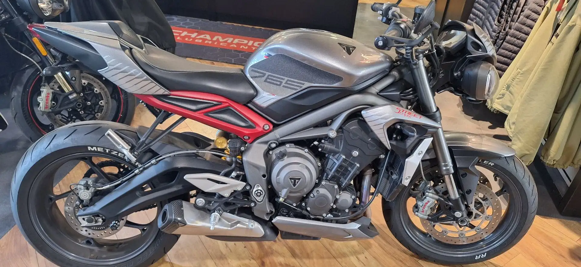 Triumph Street Triple RS NEUZUGANG TOP ZUSTAND Grau - 1