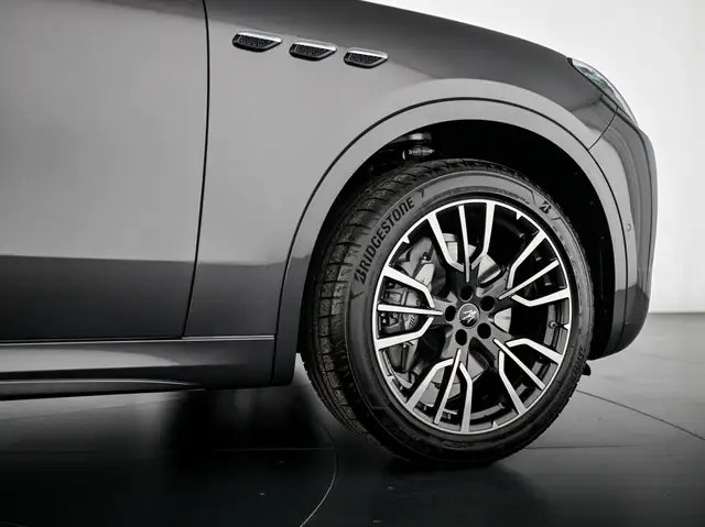 Maserati Grecale view 6