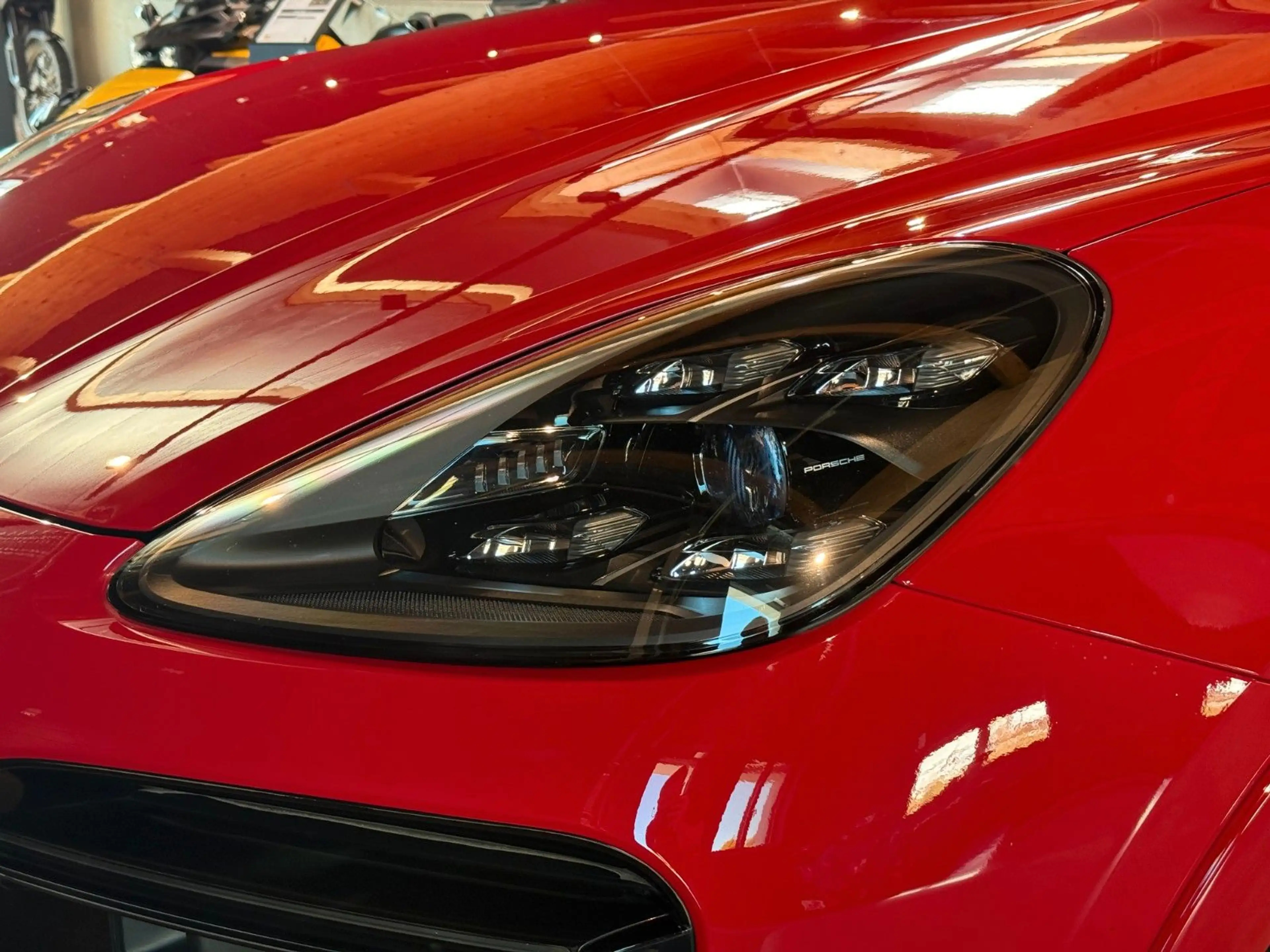 Porsche Cayenne Turbo S E-Hybrid — photo 16